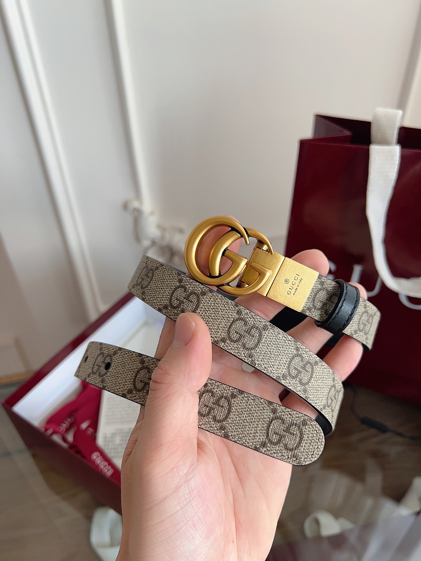 Gucci  92TIC 杏棕色 SuPreme PVC老花 小牛皮黑底 宽度2.0cm 复古GG旋转扣