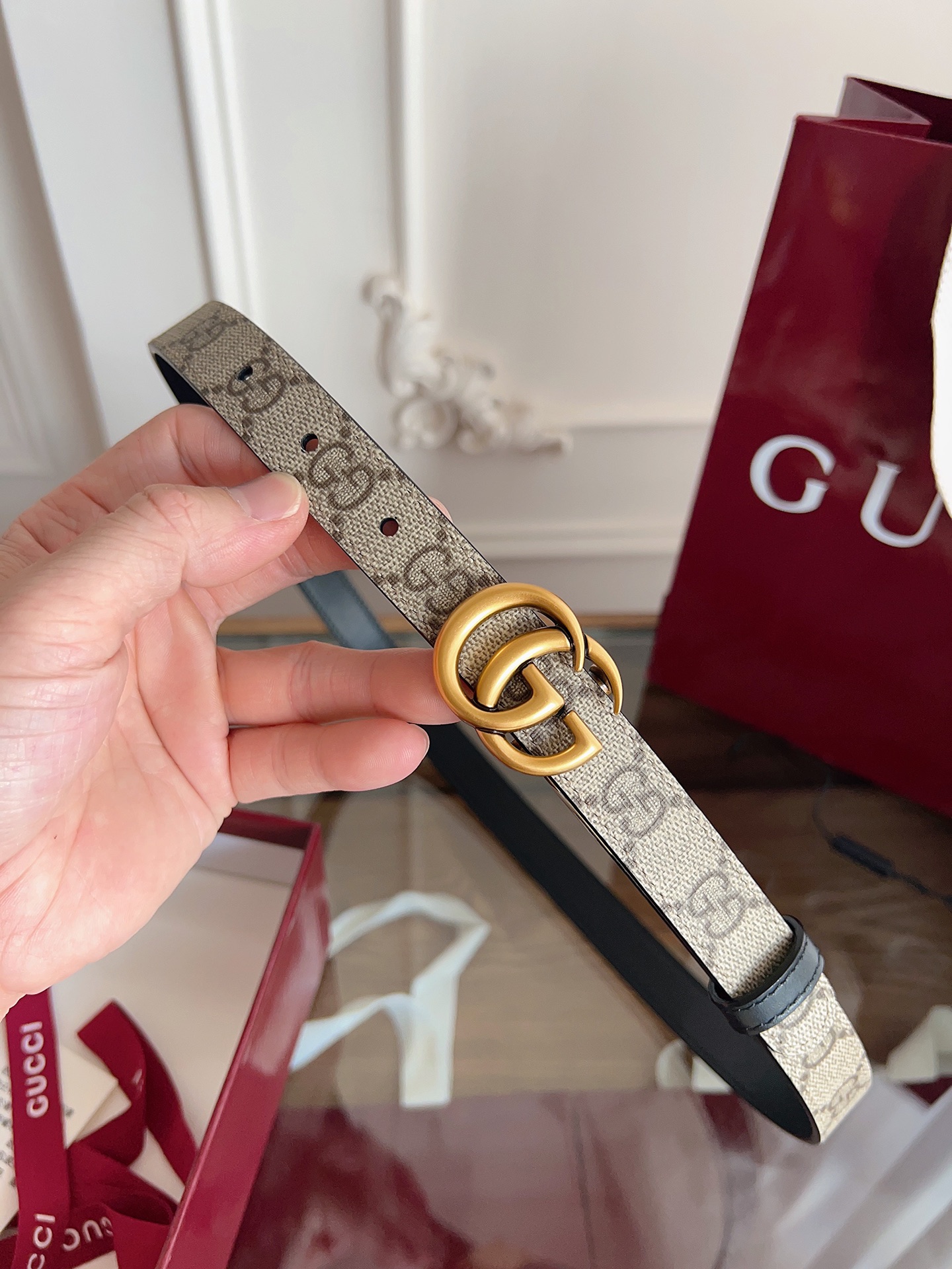 Gucci  92TIC 杏棕色 SuPreme PVC老花 小牛皮黑底 宽度2.0cm 复古GG旋转扣