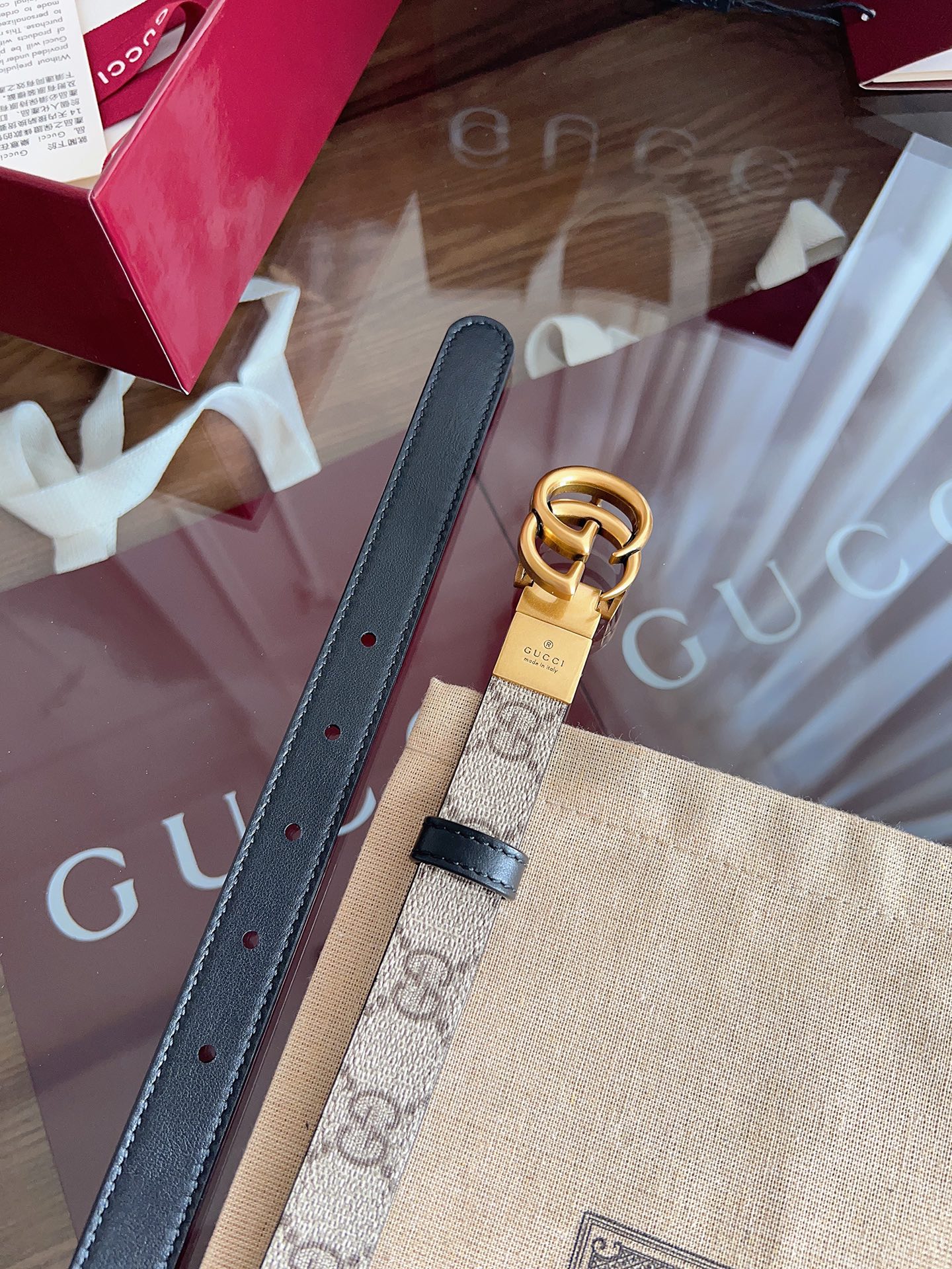 Gucci  92TIC 杏棕色 SuPreme PVC老花 小牛皮黑底 宽度2.0cm 复古GG旋转扣