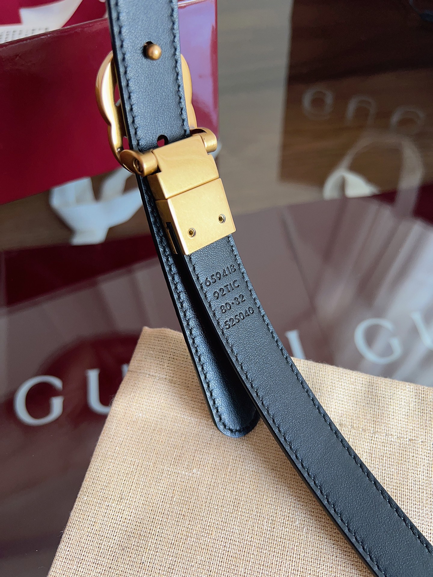 Gucci  92TIC 杏棕色 SuPreme PVC老花 小牛皮黑底 宽度2.0cm 复古GG旋转扣