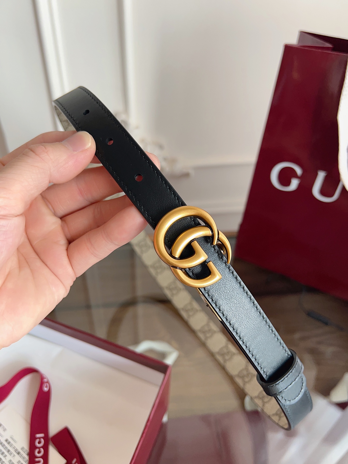 Gucci  92TIC 杏棕色 SuPreme PVC老花 小牛皮黑底 宽度2.0cm 复古GG旋转扣
