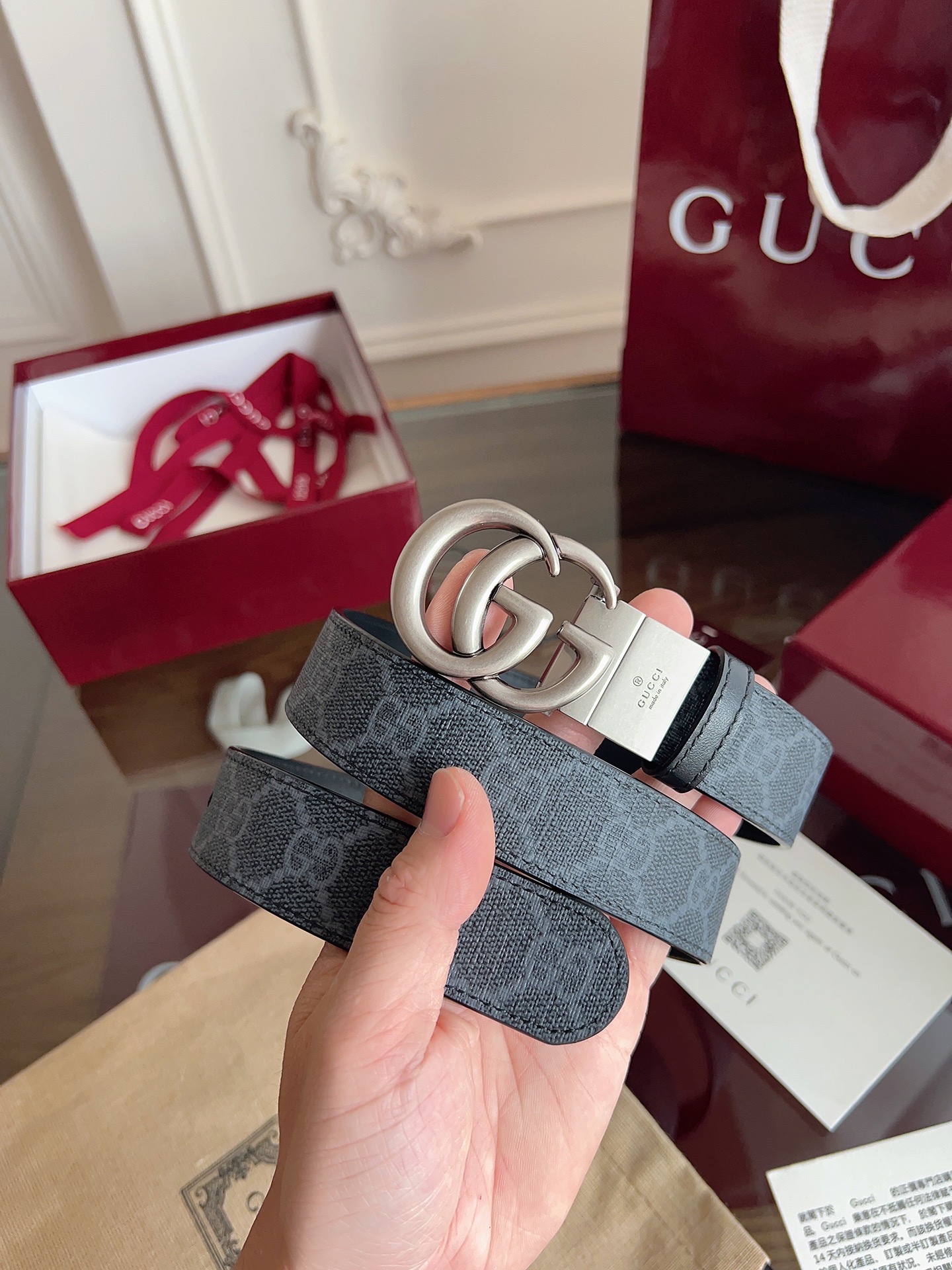 Gucci  92TIC 黑篮SuPreme PVC黑花 小牛皮黑底 宽度3.0cm 复古GG旋转扣 双