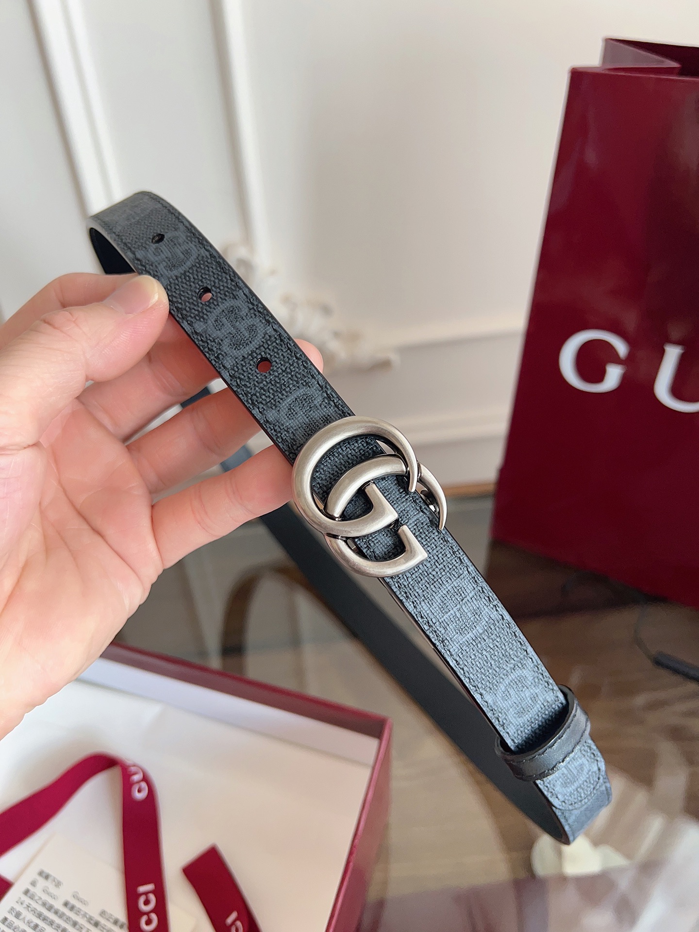 Gucci  92TIC 黑篮SuPreme PVC黑花 小牛皮黑底 宽度2.0cm 复古GG旋转扣 双