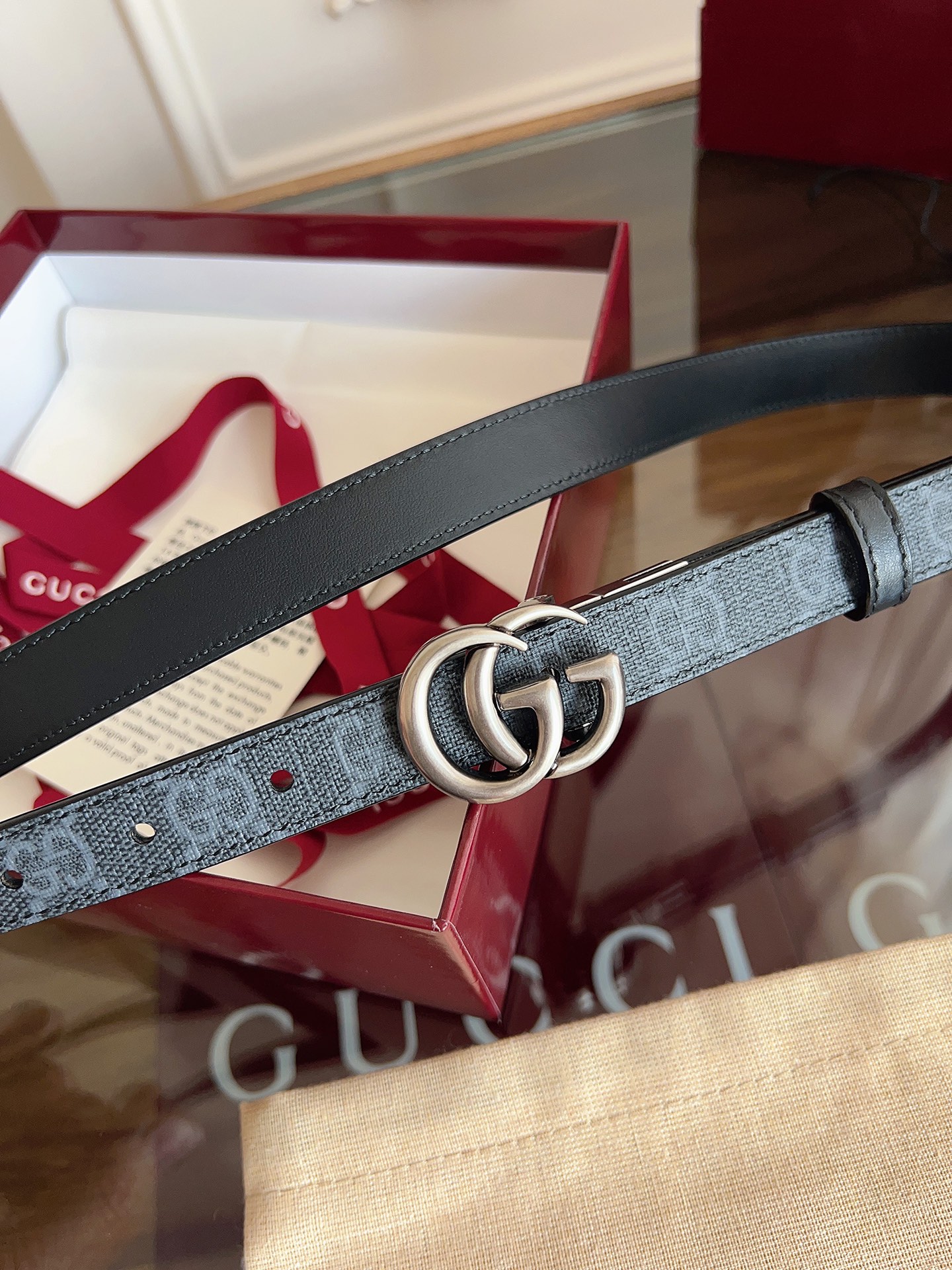 Gucci  92TIC 黑篮SuPreme PVC黑花 小牛皮黑底 宽度2.0cm 复古GG旋转扣 双