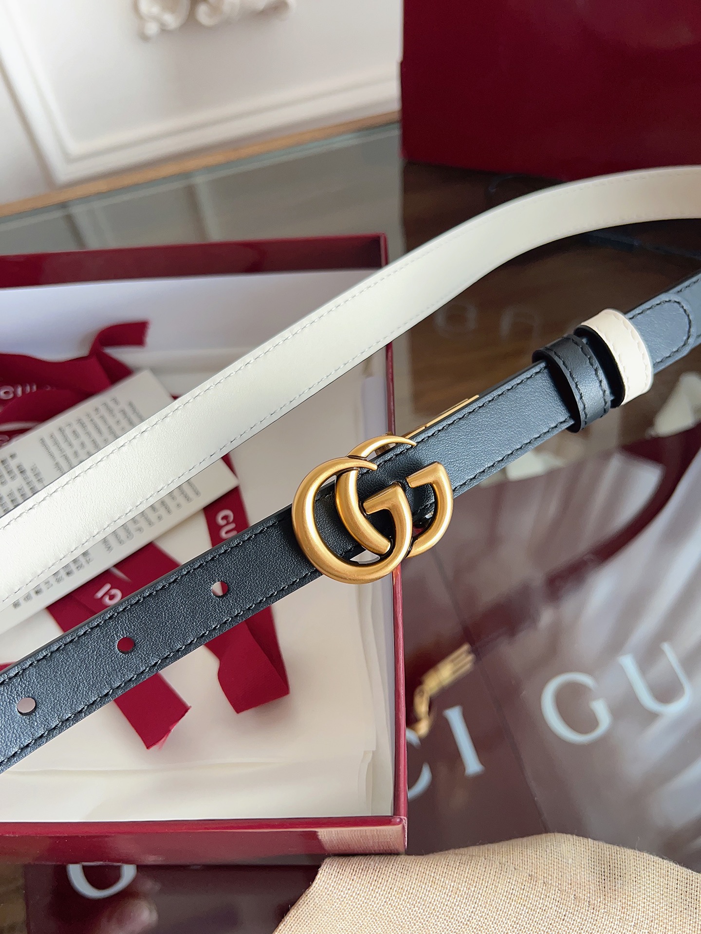Gucci  0YATC 进口双面黑拼米白小牛皮 宽度2.0cm 复古GG旋转扣双面可用/可裁剪