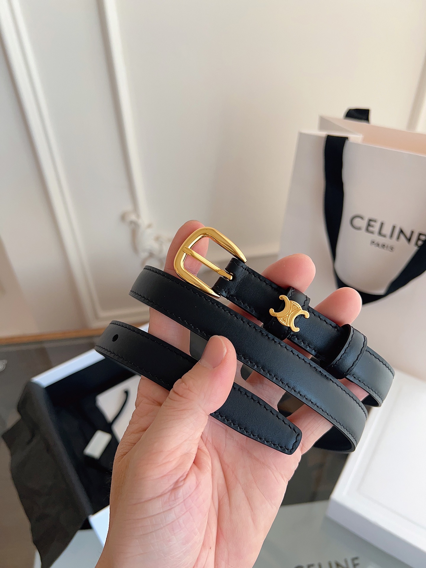NO:882522,CLINE Celine VIVIENNE medium TAURILLON 18mm belt cow leather cow leather lining gold finish round buckle The first ring is surrounded by TRIOMPHE metal ring width 1.8cm thin version, belt, celine, cowhide19860909CLINE 赛琳VIVIENNE中 TAURILLON 18毫米皮带 牛皮革 牛皮革衬里 金色饰面 圆形搭扣 第一个圆环四周环绕TRIOMPHE金属环 宽度1.8cm 细版,皮带,celine,cowhide,Belt