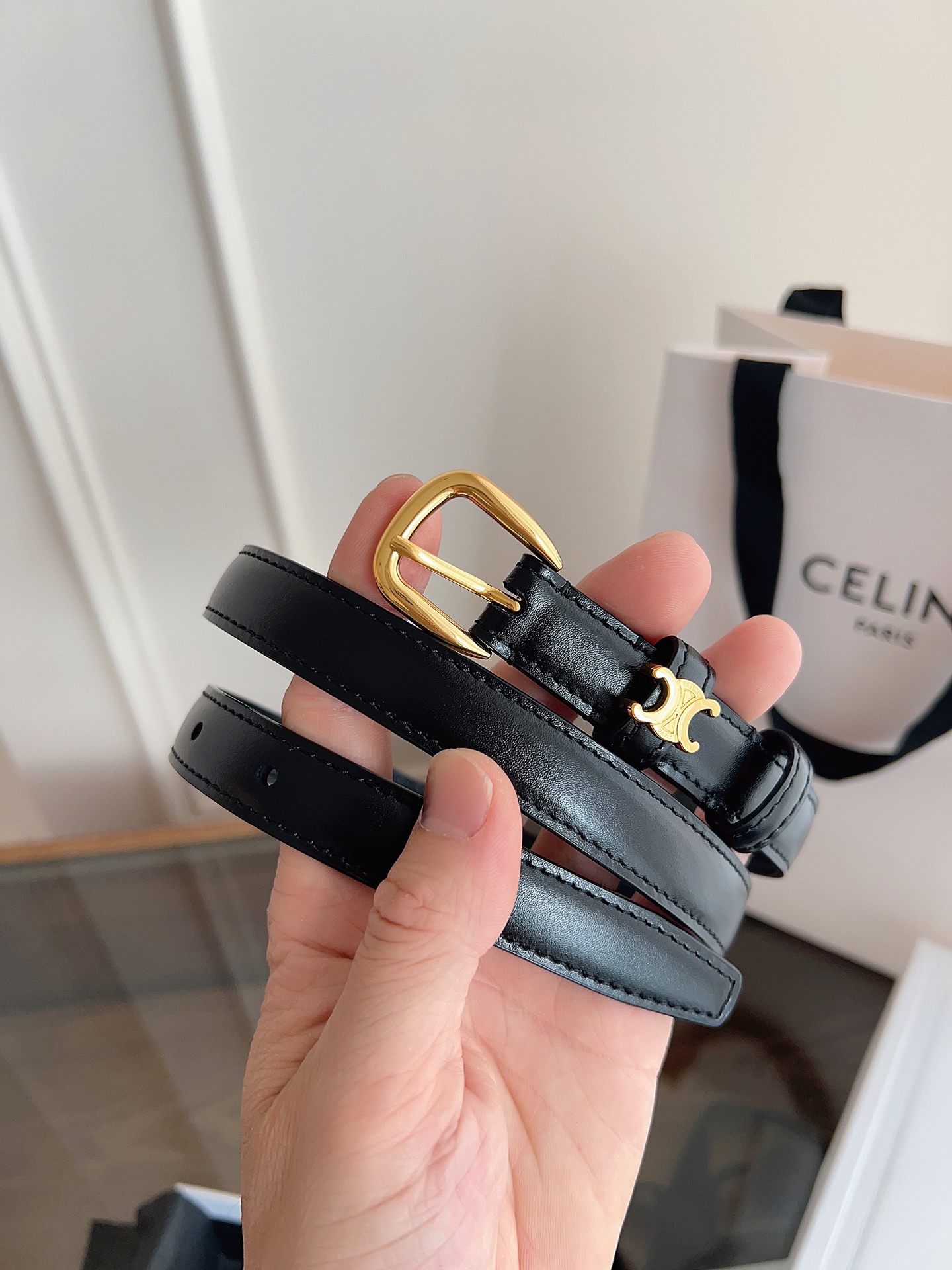 NO:882529,CLINE Celine VIVIENNE medium TAURILLON 18mm belt cow leather cow leather lining gold finish round buckle The first ring is surrounded by TRIOMPHE metal ring width 1.8cm thin version, belt, celine, cowhide19860909CLINE 赛琳VIVIENNE中 TAURILLON 18毫米皮带 牛皮革 牛皮革衬里 金色饰面 圆形搭扣 第一个圆环四周环绕TRIOMPHE金属环 宽度1.8cm 细版,皮带,celine,cowhide,Belt