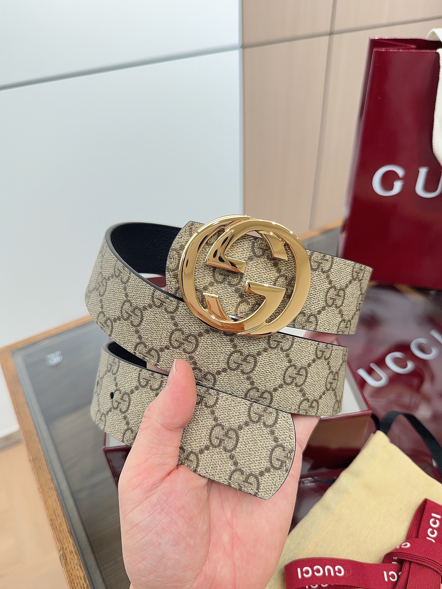 绝美gucci 双G扣男士新款腰帶 專櫃同步 寬4厘米 帶身帆布咖老花-拼進口荔枝紋黑色 精緻真空電鍍雙G鋼扣 雙面可用