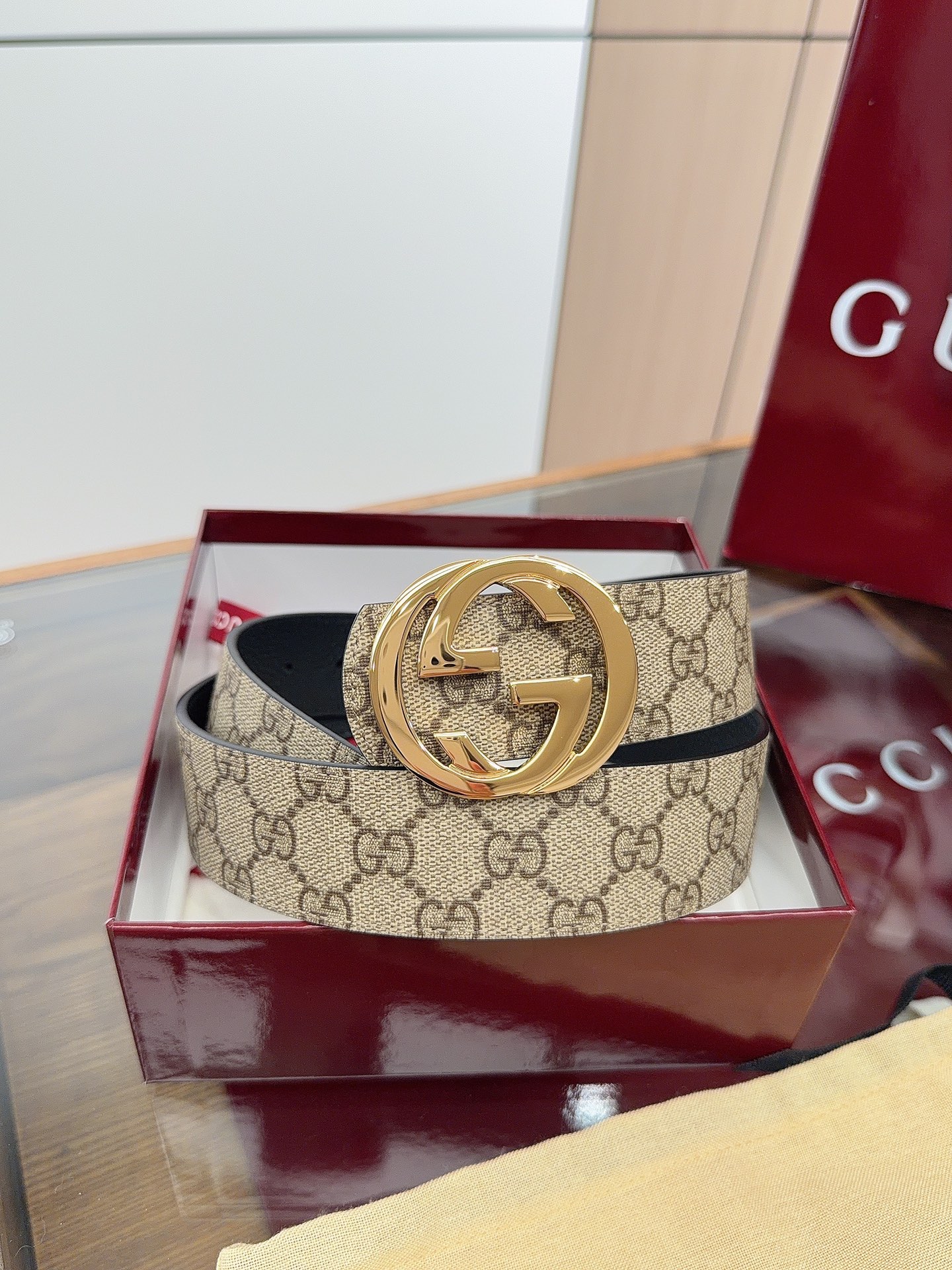 绝美gucci 双G扣男士新款腰帶 專櫃同步 寬4厘米 帶身帆布咖老花-拼進口荔枝紋黑色 精緻真空電鍍雙G鋼扣 雙面可用