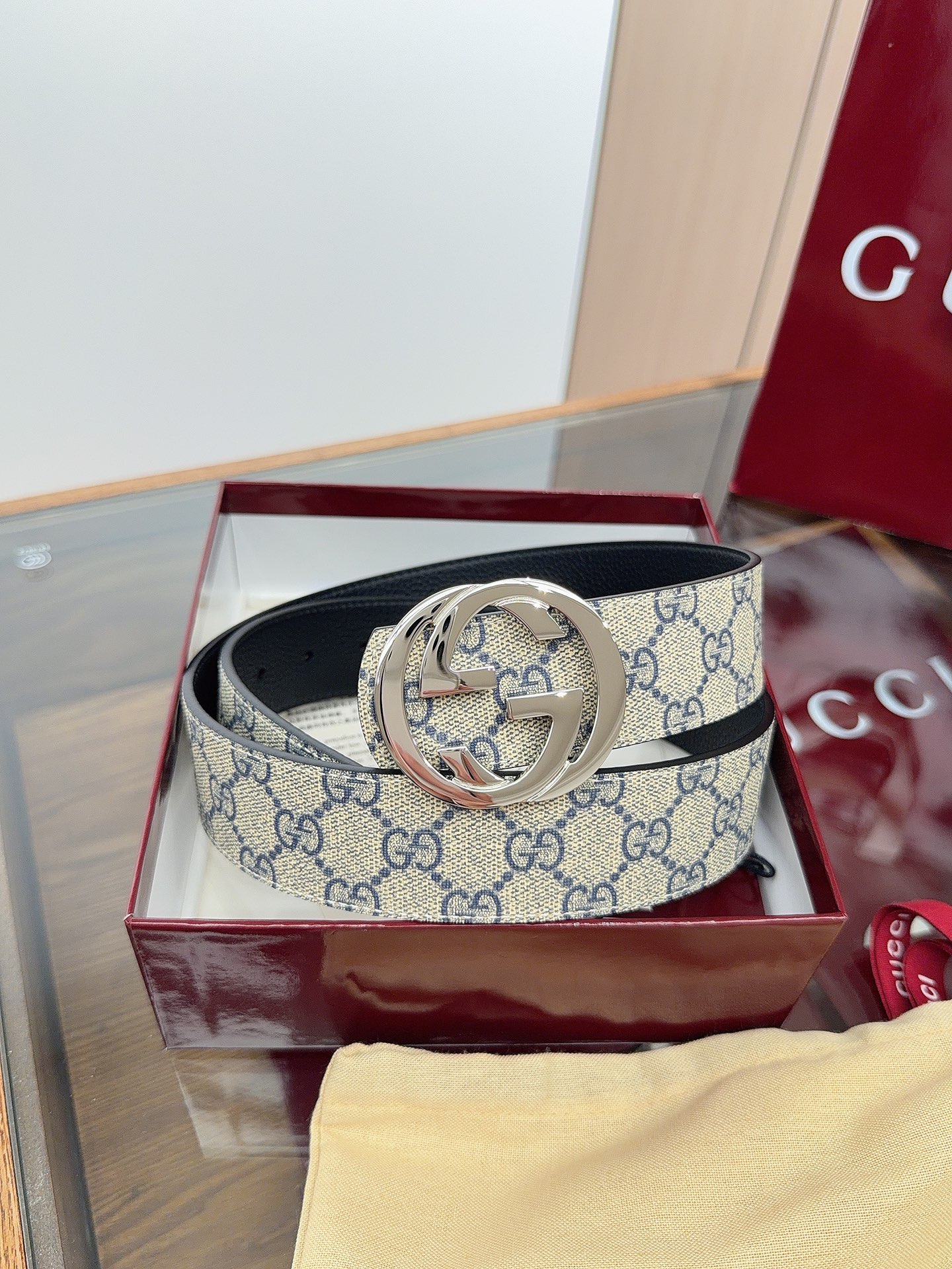 绝美gucci 双G扣男士新款腰帶 專櫃同步 寬4厘米 帶身帆布咖老花-拼進口荔枝紋黑色 精緻真空電鍍雙G鋼扣 雙面可用