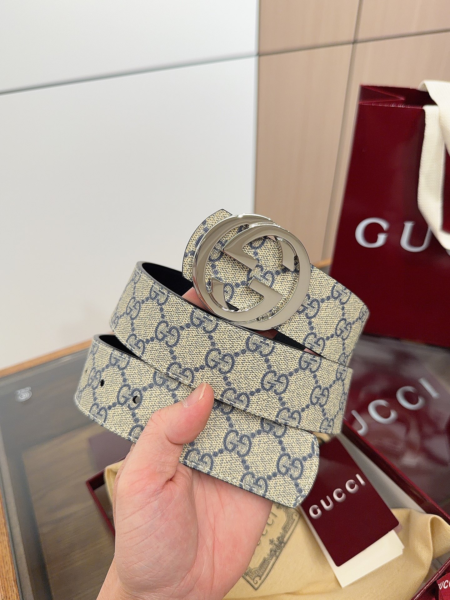 绝美gucci 双G扣男士新款腰帶 專櫃同步 寬4厘米 帶身帆布咖老花-拼進口荔枝紋黑色 精緻真空電鍍雙G鋼扣 雙面可用
