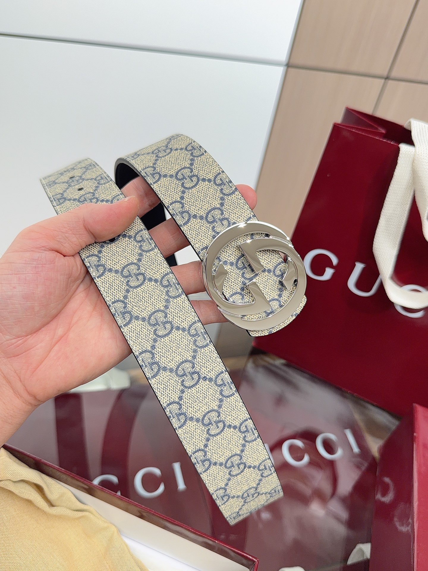 绝美gucci 双G扣男士新款腰帶 專櫃同步 寬4厘米 帶身帆布咖老花-拼進口荔枝紋黑色 精緻真空電鍍雙G鋼扣 雙面可用