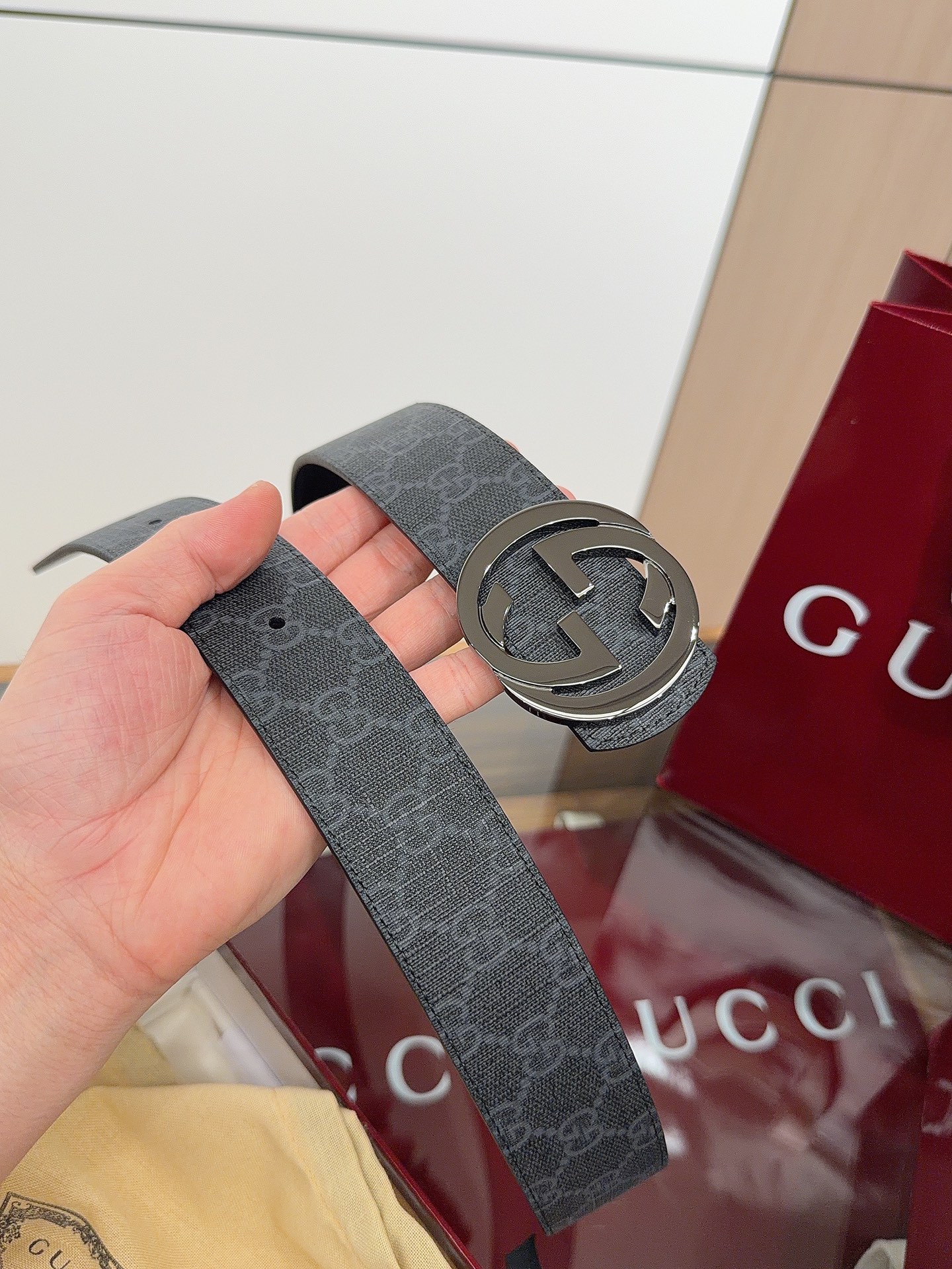 绝美gucci 双G扣男士新款腰帶 專櫃同步 寬4厘米 帶身帆布咖老花-拼進口荔枝紋黑色 精緻真空電鍍雙G鋼扣 雙面可用