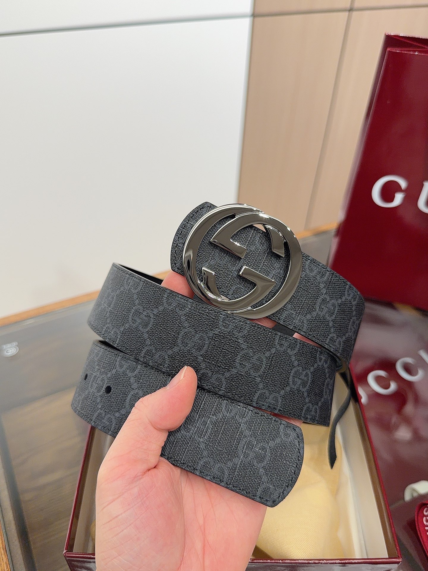 绝美gucci 双G扣男士新款腰帶 專櫃同步 寬4厘米 帶身帆布咖老花-拼進口荔枝紋黑色 精緻真空電鍍雙G鋼扣 雙面可用