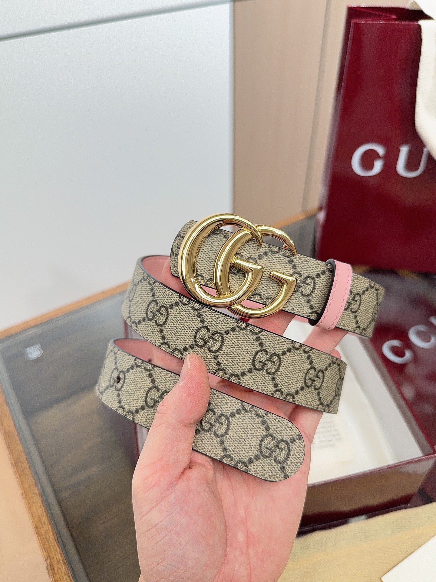 绝美gucci G女式新款腰帶 專櫃同步 寬3.0厘米 帶身帆布杏老花-拼進口小牛皮粉色 精緻真空電鍍双G型鋼扣 雙面可