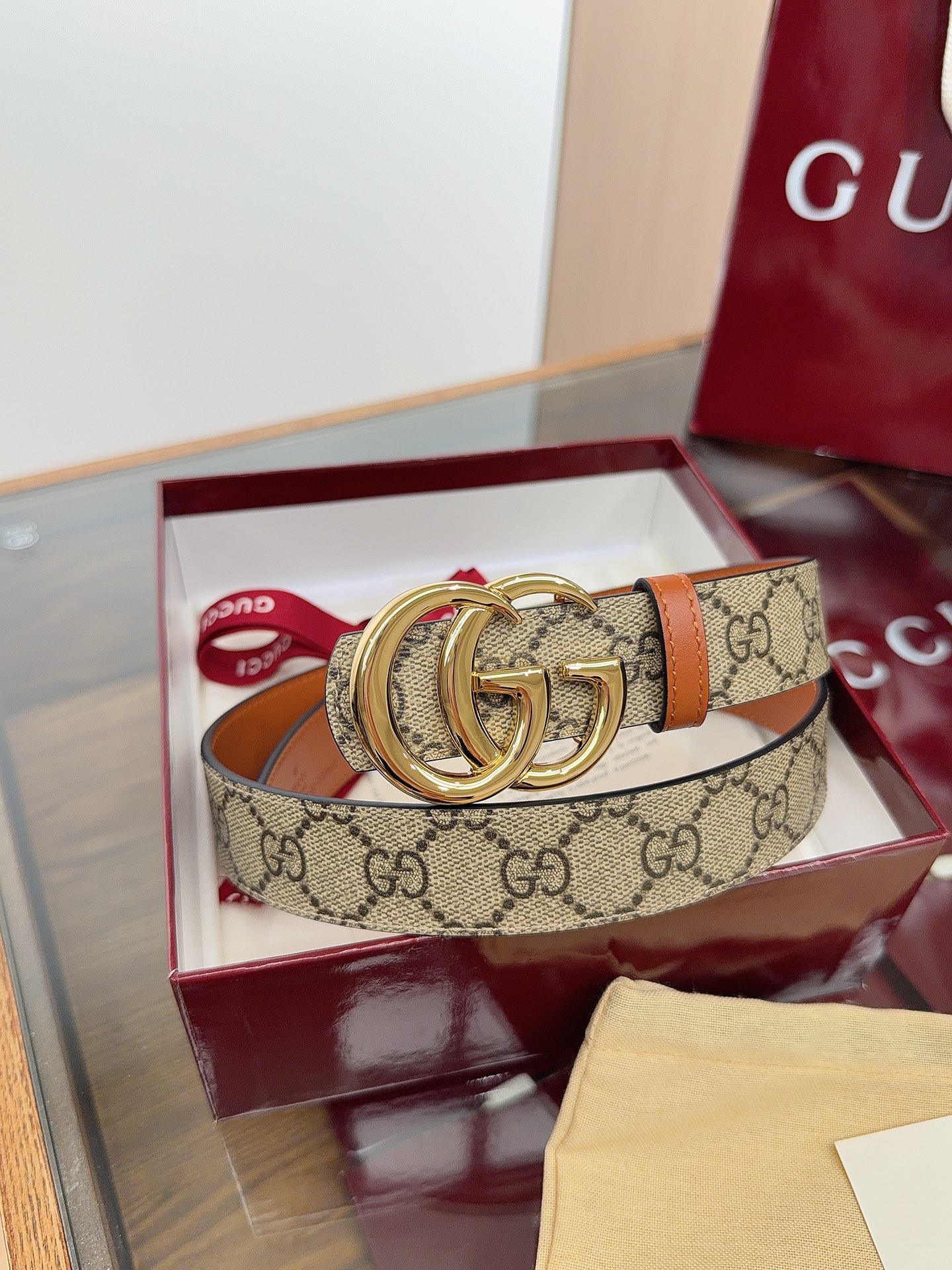 绝美gucci G女式新款腰帶 專櫃同步 寬3.0厘米 帶身帆布杏老花-拼進口小牛皮棕色 精緻真空電鍍双G型鋼扣 雙面可