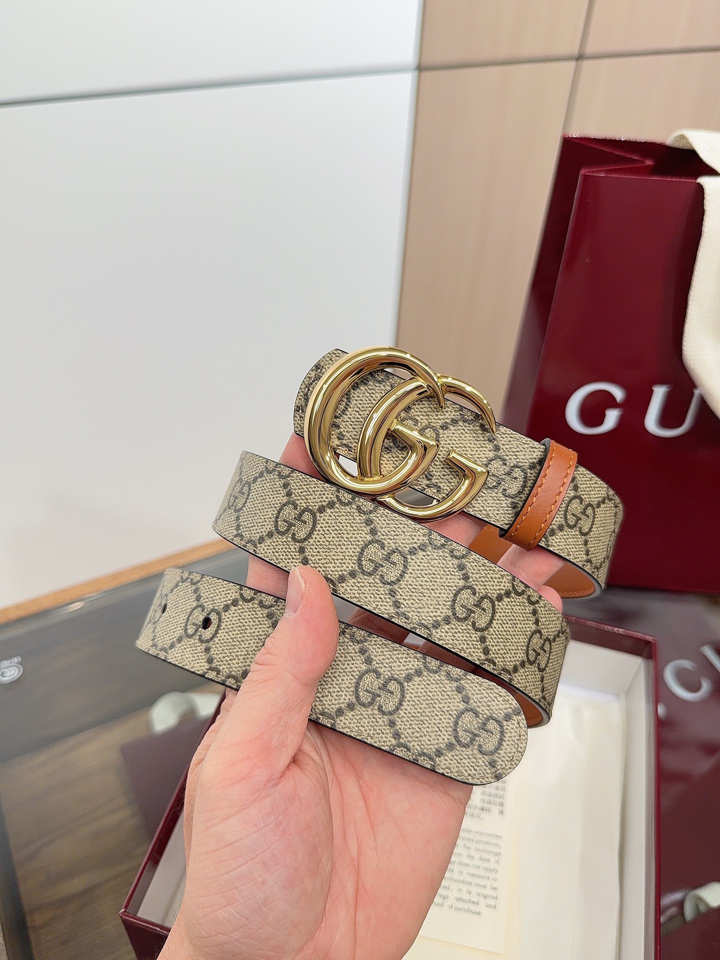 绝美gucci G女式新款腰帶 專櫃同步 寬3.0厘米 帶身帆布杏老花-拼進口小牛皮棕色 精緻真空電鍍双G型鋼扣 雙面可