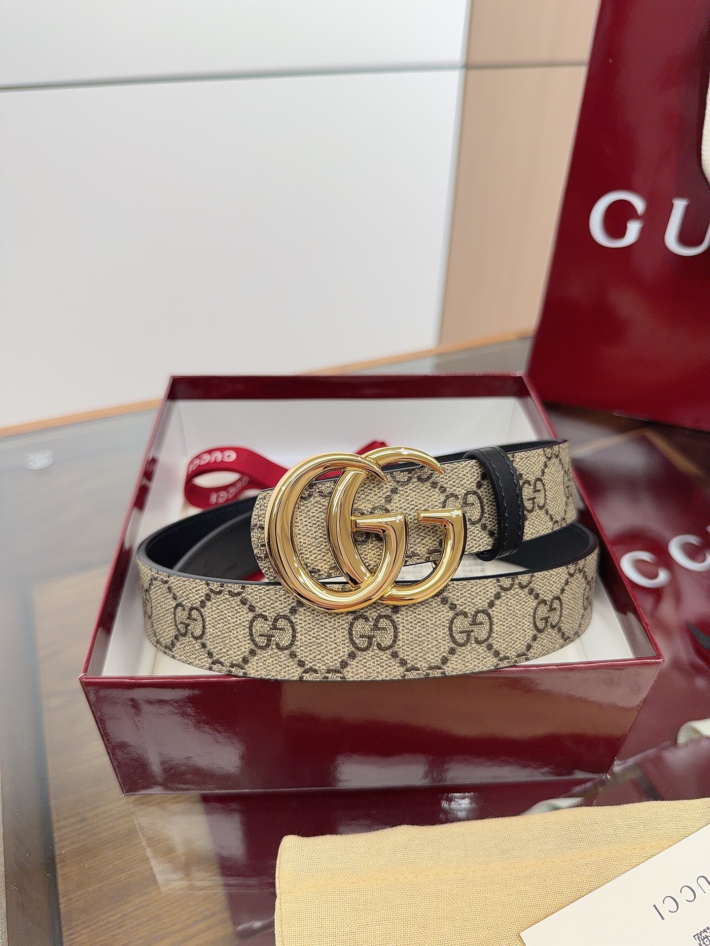 绝美gucci G女式新款腰帶 專櫃同步 寬3.0厘米 帶身帆布杏老花-拼進口小牛皮黑色 精緻真空電鍍双G型鋼扣 雙面可