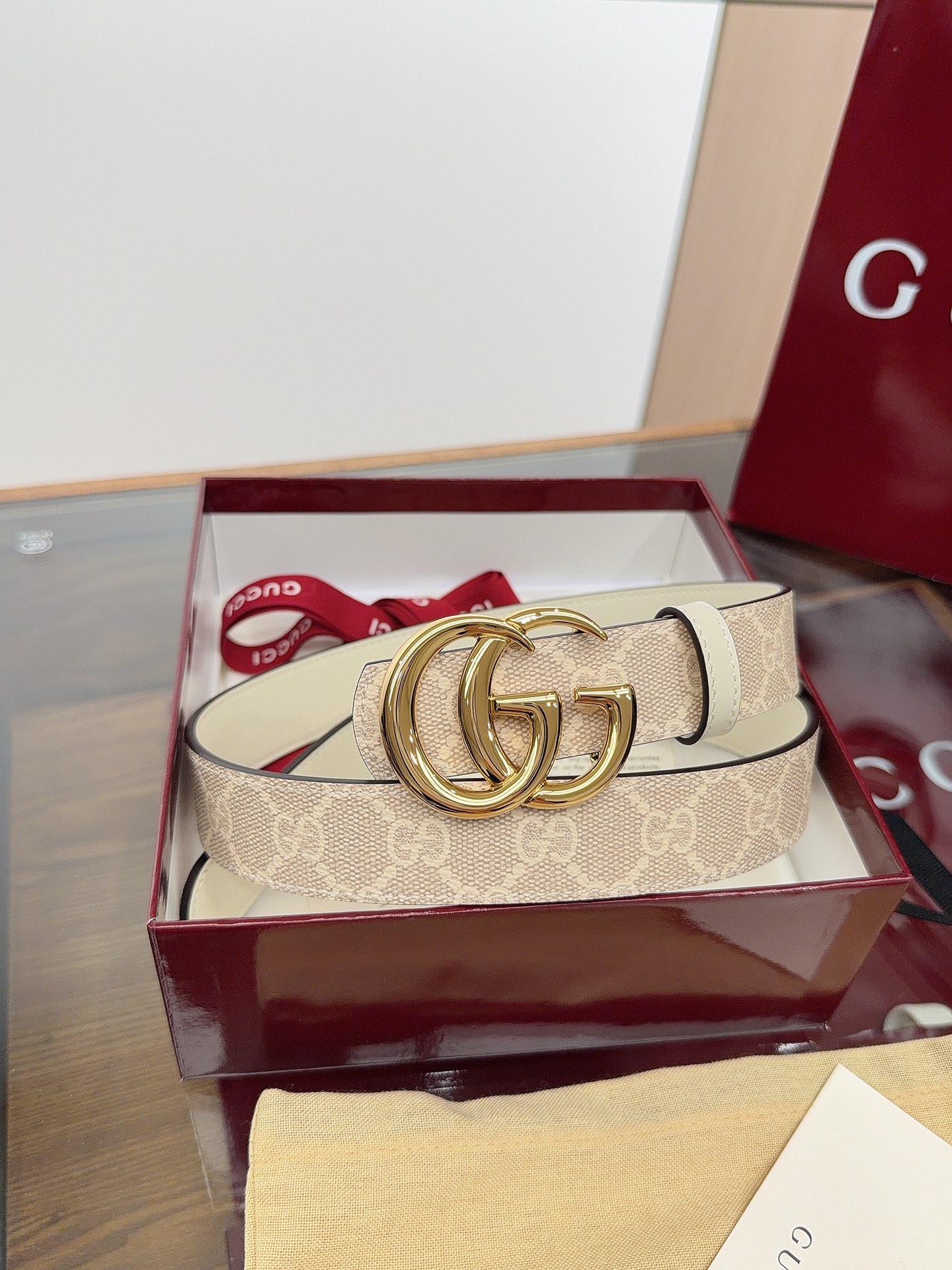 绝美gucci G女式新款腰帶 專櫃同步 寬3.0厘米 帶身帆布燕麦色老花-拼進口米白小牛皮 精緻真空電鍍双G型鋼扣 雙