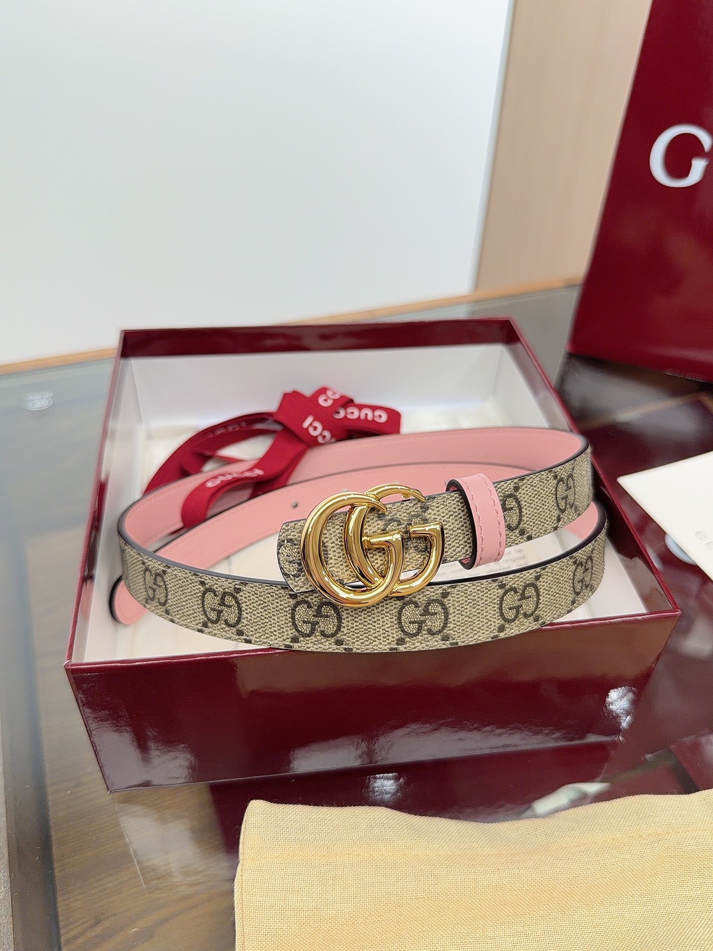 绝美gucci G女式新款腰帶 專櫃同步 寬2.0厘米 帶身帆布杏老花-拼進口小牛皮粉色 精緻真空電鍍双G型鋼扣 雙面可