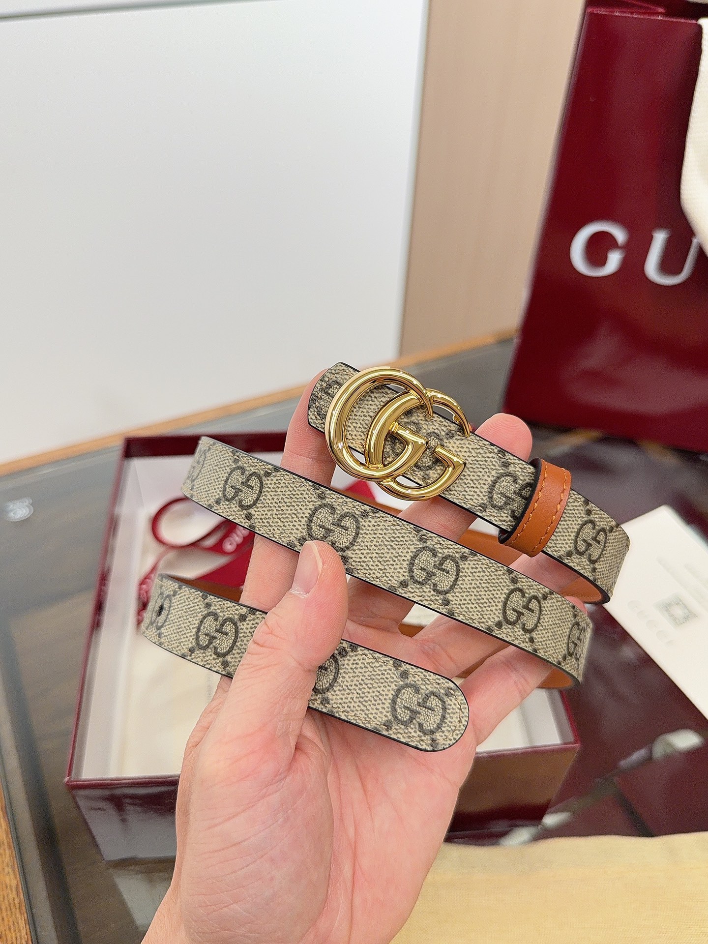 绝美gucci G女式新款腰帶 專櫃同步 寬2.0厘米 帶身帆布杏老花-拼進口小牛皮棕色 精緻真空電鍍双G型鋼扣 雙面可