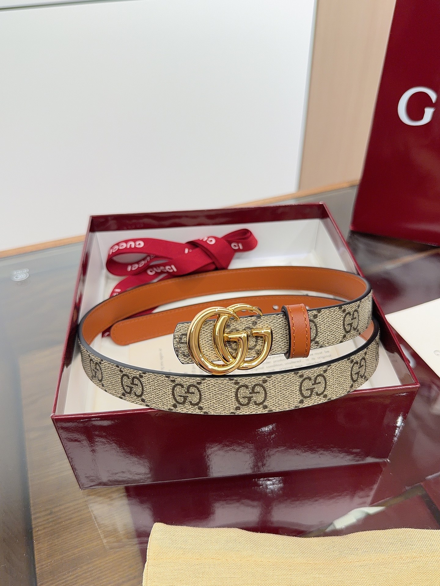 绝美gucci G女式新款腰帶 專櫃同步 寬2.0厘米 帶身帆布杏老花-拼進口小牛皮棕色 精緻真空電鍍双G型鋼扣 雙面可