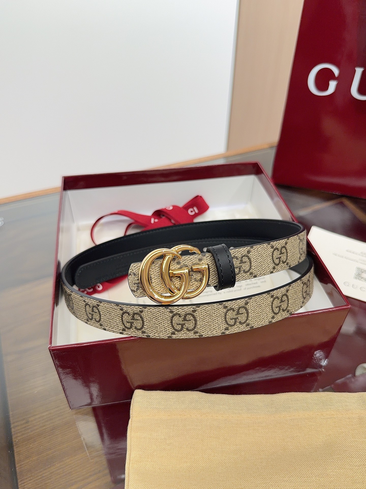 绝美gucci G女式新款腰帶 專櫃同步 寬2.0厘米 帶身帆布杏老花-拼進口小牛皮黑色 精緻真空電鍍双G型鋼扣 雙面可
