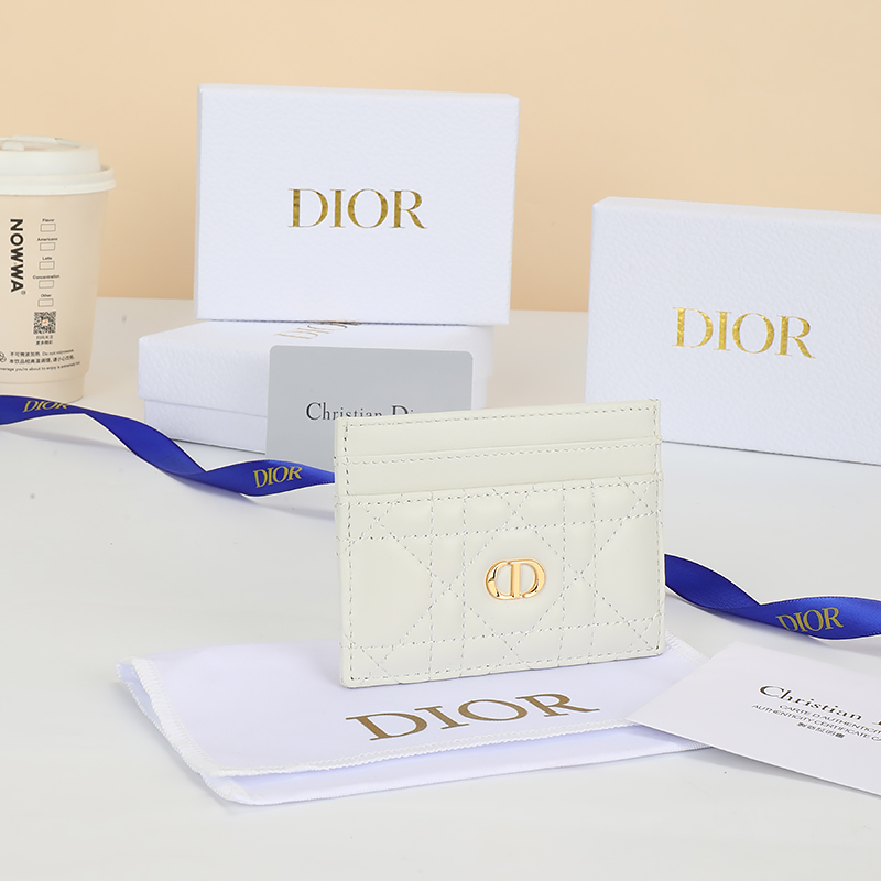 Dior 30 Montaigne White everyday