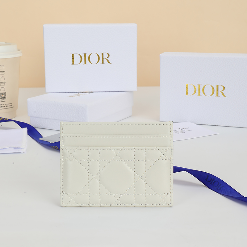 Dior 30 Montaigne White everyday