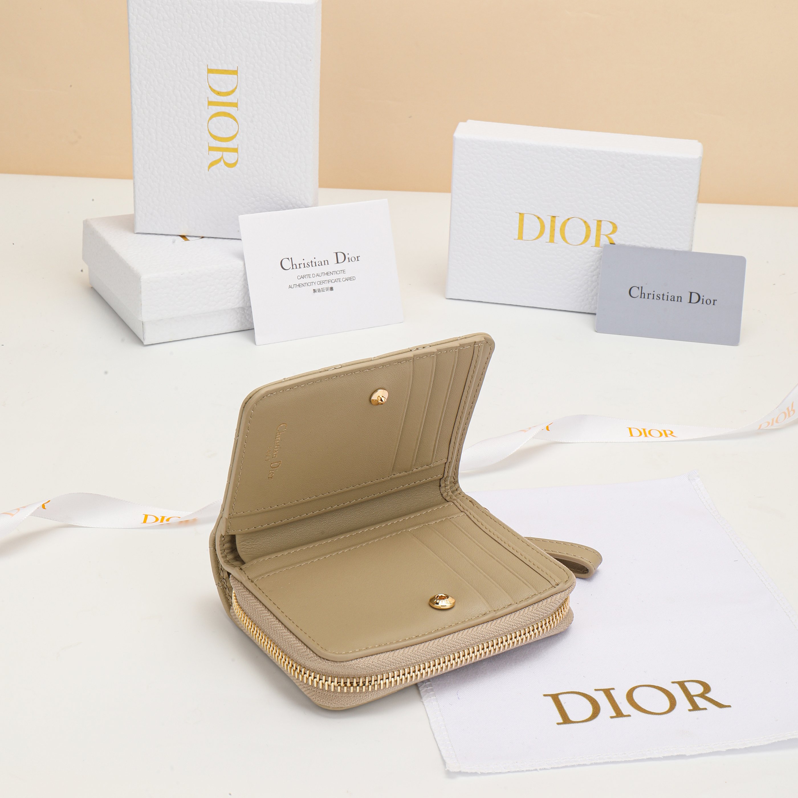 Bolsa Dior S5032 UWHC_M900_TU — photo 5