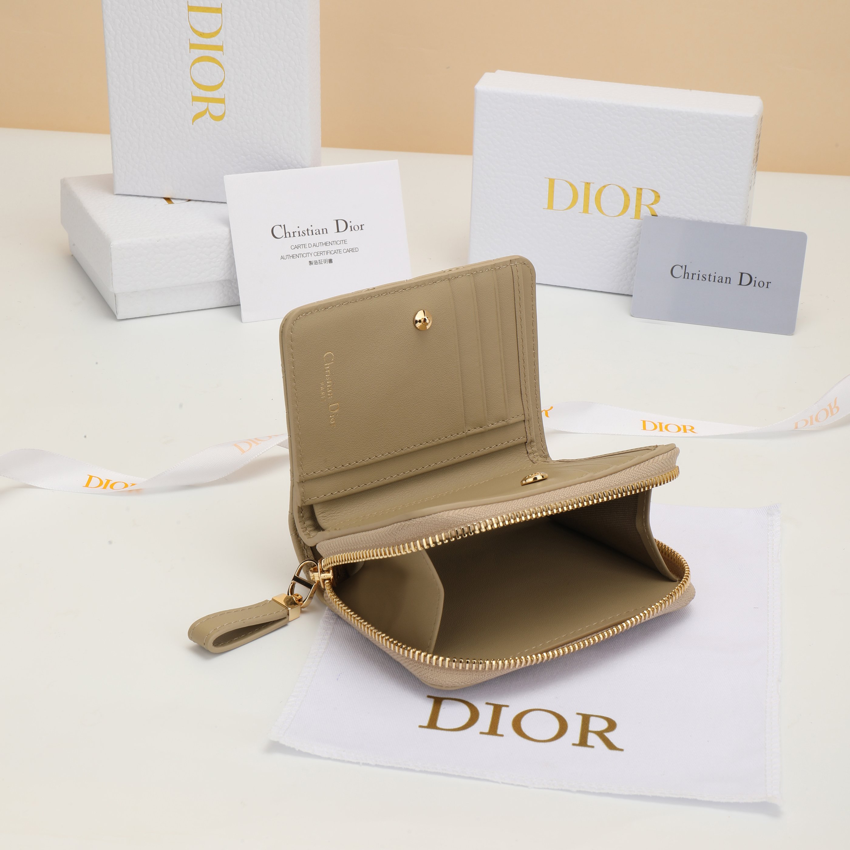 Bolsa Dior S5032 UWHC_M900_TU — photo 9
