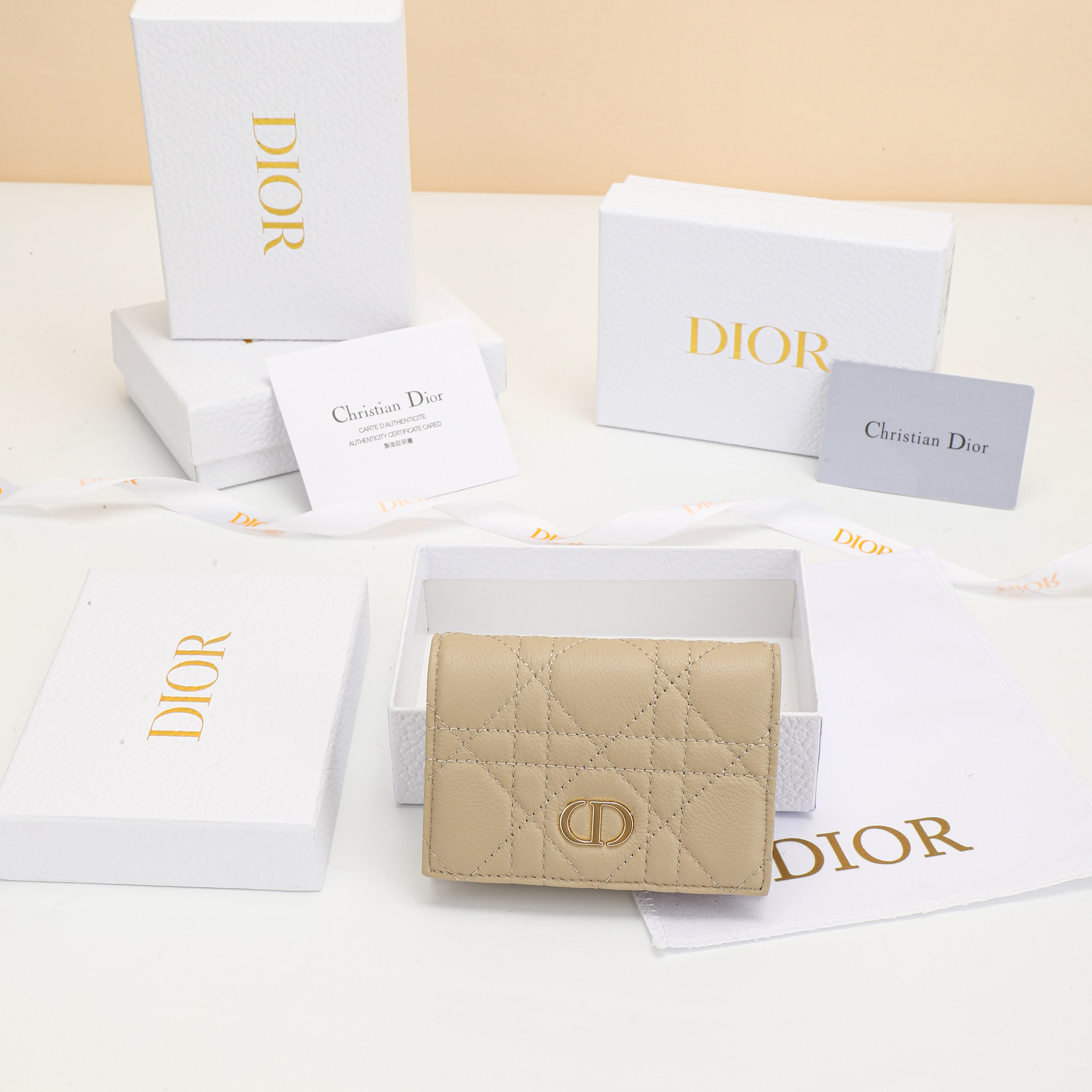 NO:853011,No. S5132UWHC_M900_TU Size 11×7.5×2.5cm This Dior Caro Glycine wallet is compact, practical and unique. It is carefully made of apricot soft cow leather, decorated with cannage pattern topstitching, and is embellished with the CD logo on the front to enhance the style. Elegant and refined, it can store various daily necessities, suitable for various occasions, and can be combined with other Dior Caro  Single product matching., Dior wallet, dior, wallets, cowhide19860909编号S5132UWHC_M900_TU 尺寸11×7.5×2.5cm 这款 Dior Caro Glycine钱包精巧实用,别具一格.采用杏色柔软 牛皮革精心制作,饰以藤格纹缉面线,正面点缀以 CD 标志提升格 调.高雅精致,可收纳各种日常用品,适合各种场合,可与其他 Dior Caro 单品搭配.,Dior钱包,dior,wallets,cowhide,欧美剧