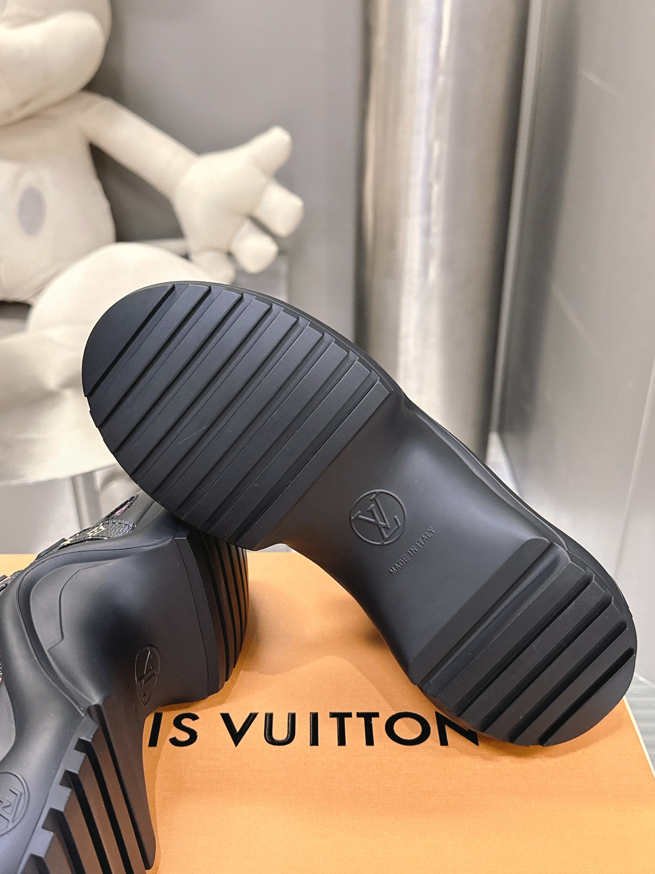 Louis Vuitton Archlight Sneakers - Limited Edition, Designer Athletic Shoes 10 a1741797837178 1667