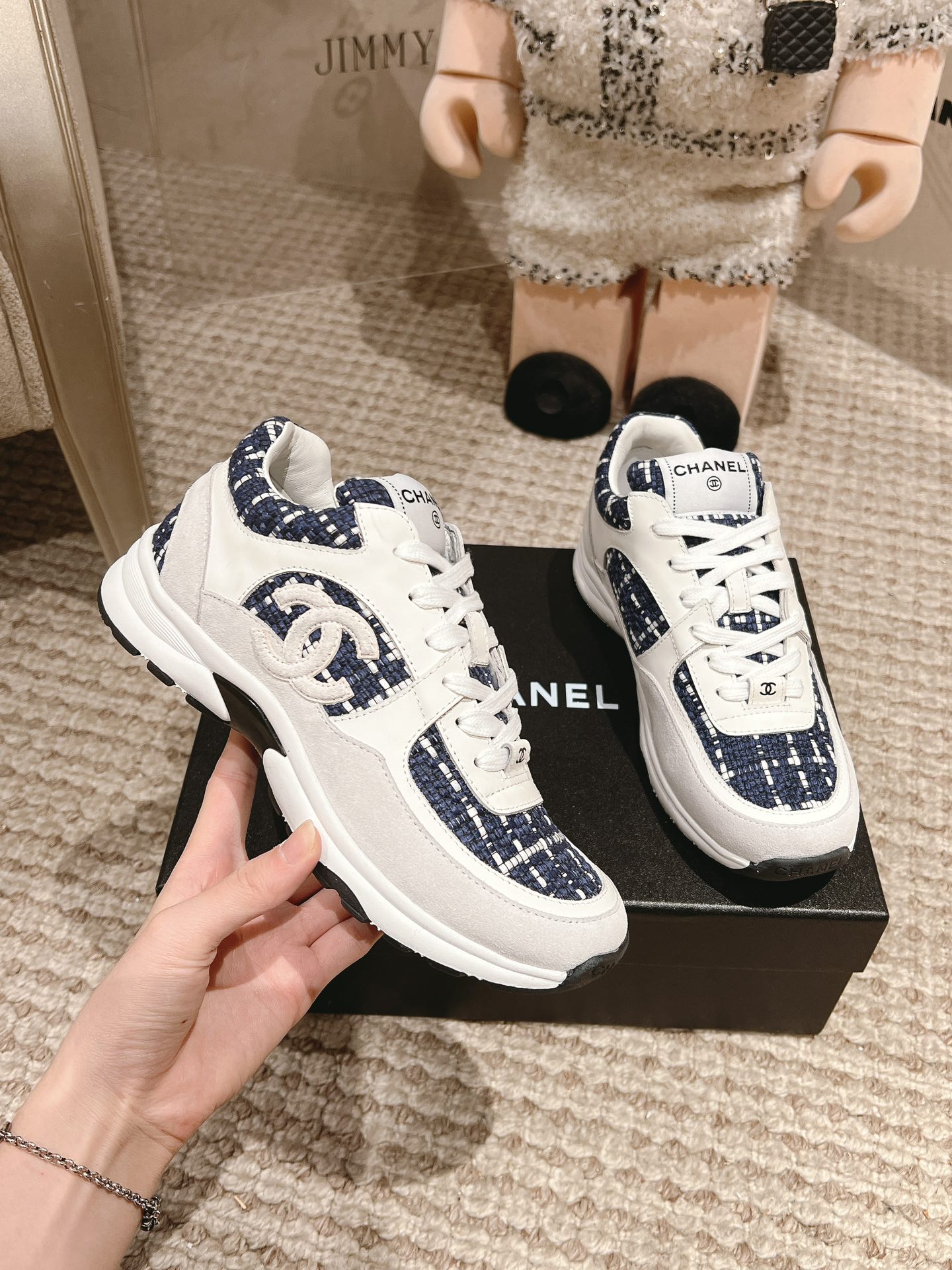 女款：35-41#，💰¥280，男款：39/45#💰¥290。
2024年人气产品一香萘儿（Chanel）彩布系列现货发售！
购原版1:1复刻。
每一针一线都高标准要求。
不论从型体、舒适度、用料、做工、包装上面、我们都下足工夫！
也许我们不是市场上最便宜的、但绝对是性价比至高的!
各大明星、网红争相抢购！
您绝对值得拥有！