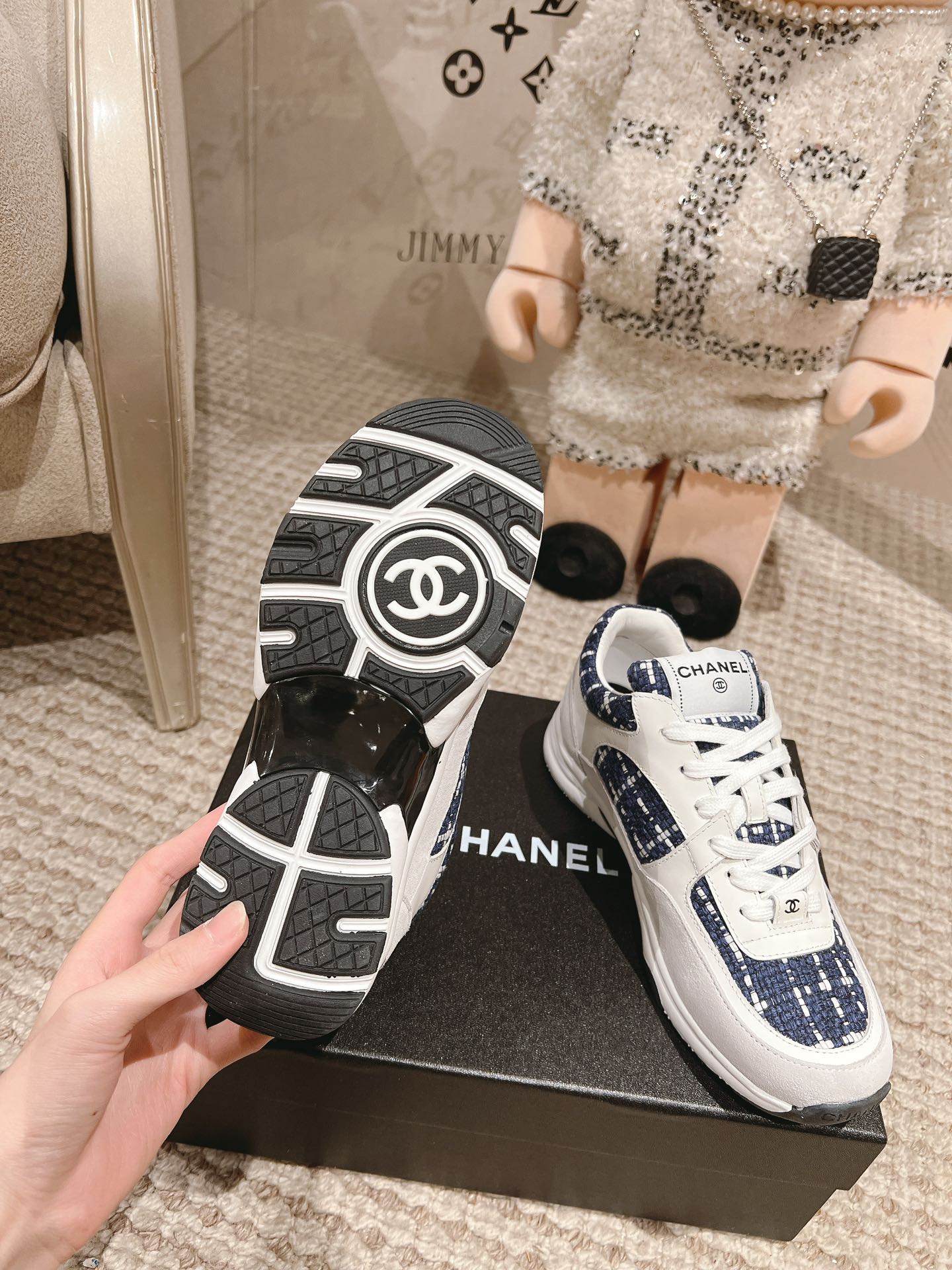 女款：35-41#，💰¥280，男款：39/45#💰¥290。
2024年人气产品一香萘儿（Chanel）彩布系列现货发售！
购原版1:1复刻。
每一针一线都高标准要求。
不论从型体、舒适度、用料、做工、包装上面、我们都下足工夫！
也许我们不是市场上最便宜的、但绝对是性价比至高的!
各大明星、网红争相抢购！
您绝对值得拥有！