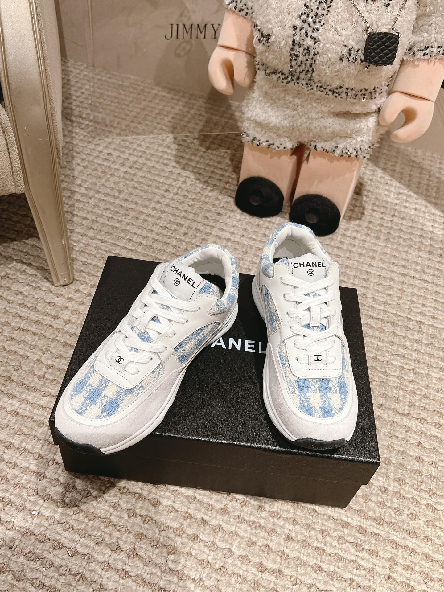 女款：35-41#，💰¥280，男款：39/45#💰¥290。
2024年人气产品一香萘儿（Chanel）彩布系列现货发售！
购原版1:1复刻。
每一针一线都高标准要求。
不论从型体、舒适度、用料、做工、包装上面、我们都下足工夫！
也许我们不是市场上最便宜的、但绝对是性价比至高的!
各大明星、网红争相抢购！
您绝对值得拥有！