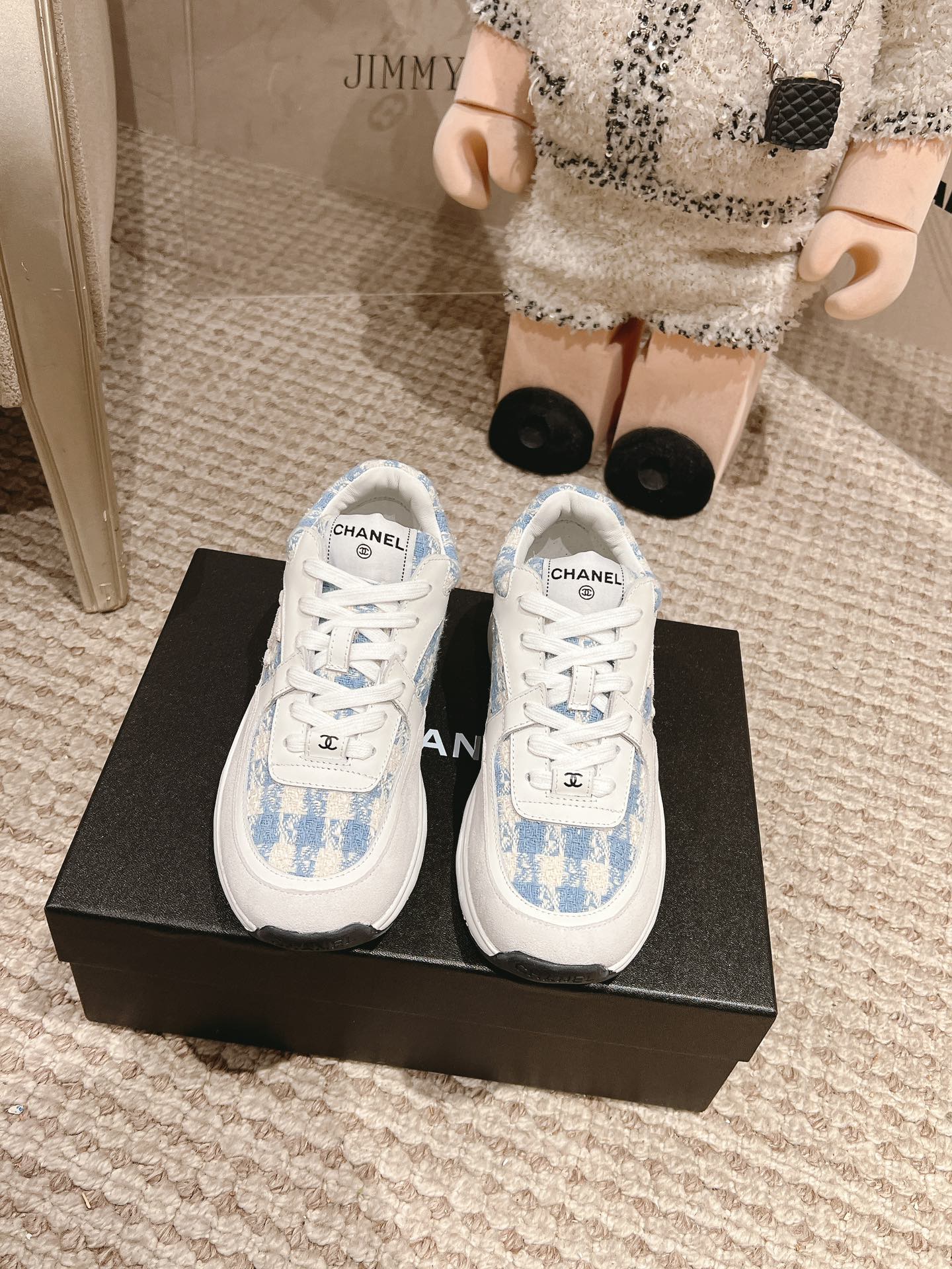 女款：35-41#，💰¥280，男款：39/45#💰¥290。
2024年人气产品一香萘儿（Chanel）彩布系列现货发售！
购原版1:1复刻。
每一针一线都高标准要求。
不论从型体、舒适度、用料、做工、包装上面、我们都下足工夫！
也许我们不是市场上最便宜的、但绝对是性价比至高的!
各大明星、网红争相抢购！
您绝对值得拥有！