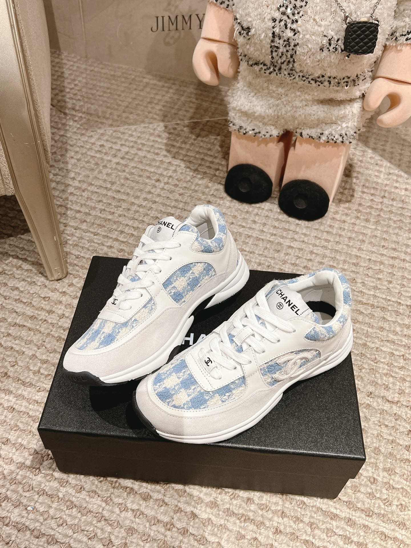 女款：35-41#，💰¥280，男款：39/45#💰¥290。
2024年人气产品一香萘儿（Chanel）彩布系列现货发售！
购原版1:1复刻。
每一针一线都高标准要求。
不论从型体、舒适度、用料、做工、包装上面、我们都下足工夫！
也许我们不是市场上最便宜的、但绝对是性价比至高的!
各大明星、网红争相抢购！
您绝对值得拥有！