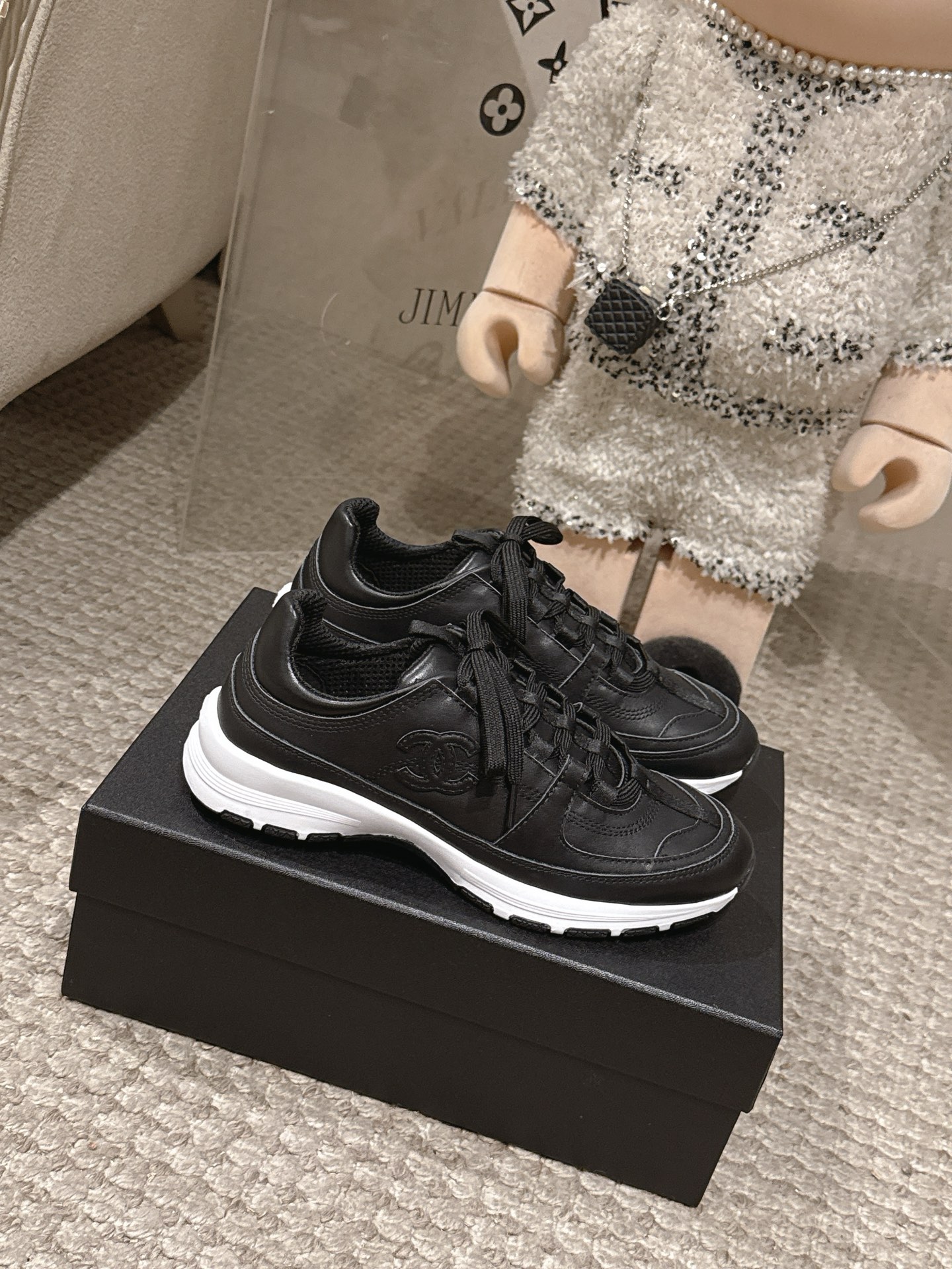 NO:789746,Chanel Chanel 26C new model, women's section 35/41#, Xiaoxiang's entire series of products has been fully upgraded successfully!  Highest cost performance, absolutely great value!  The fabric is made of original imported cowhide + mercerized cow velvet + original breathable fabric. The lining is made of original mesh fabric, which is very soft and comfortable. The outsole is made of original 11 mold-resistant rubber sole!  We adhere to the principle of pursuing the quality of our counters. Every detail is very exquisite. Every stitch and every stitch is of high standard. Regardless of the shape, comfort, materials, workmanship, and packaging, we put great effort into it!  Maybe we are not the cheapest on the market, but we are definitely the most cost-effective! You definitely deserve it!  Domestic sales standard size., casual shoes/sports shoes, chanel, chanel, sneakers, cowhide19860909Chanel香奈儿26C新款 ,女段35/41#、小香整个系列产品已全面升级成功！至高性价比、绝对超值！面料采用原版进口牛皮+丝光牛绒+原版透气面料.内里采用原版网布面料,很软,很舒适.采大底原版11开模耐模橡胶底！我们本着追求专柜品质的原则.每一个细节都很考究.每一针一线都高标准要求.不论从型体、舒适度、用料、做工、包装上面、我们都下足工夫！也许我们不是市场上最便宜的、但绝对是性价比至高的!你绝对值得拥有！内销标准码.,休闲鞋/运动鞋,chanel,chanel,sneakers,cowhide,Women's Shoes