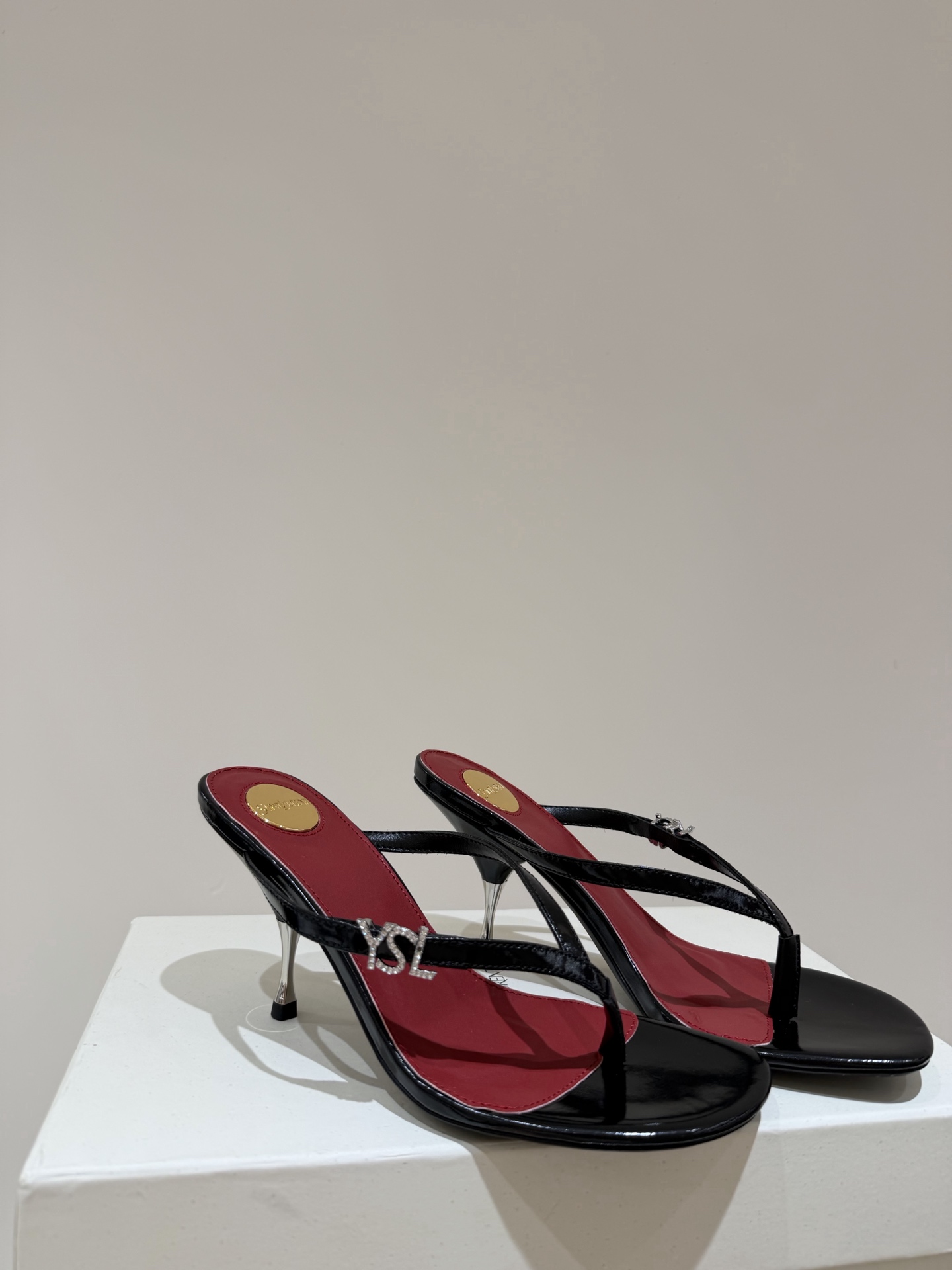 생로랑 큐빅 장식 스틸레토힐 샌들 상세 이미지 4