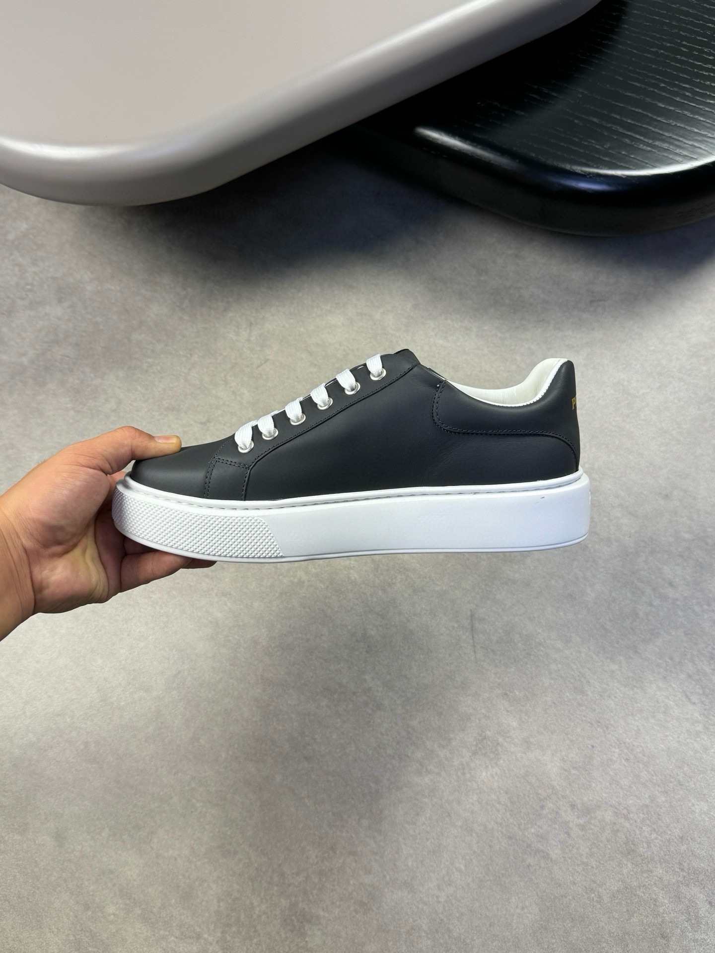 [PRADA] Prada P180 - Calidad de gama alta Original único - Parte superior: cuero de becerro Napa ori