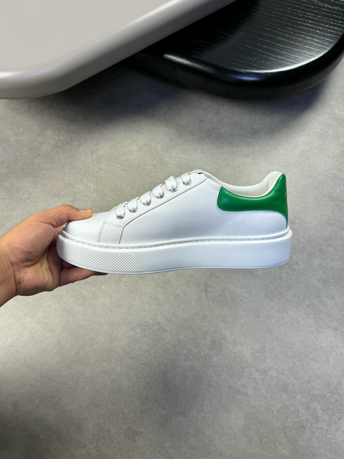 [PRADA] Prada P180 - Calidad de gama alta Original único - Parte superior: cuero de becerro Napa ori