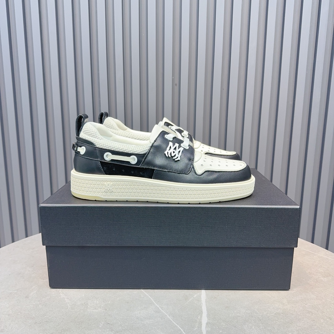 NO:588574,Actual price. AMIRI's hot-selling couple's bone shoes. The leader in casual fashion. An exclusive hot-selling bone shoe from a high street brand in Los Angeles. Many celebrities and Internet celebrities have the same style. Chinese new rapper Xiaobai Gali, Wang Yibo, Yang Mi and other Internet celebrity bloggers compete for their feet. AJ1's shoe shape has three-dimensional skull splicing on the side and bone shape. Fabric: Original custom-made first-layer cowhide double-layer bones, all pure hand-made oil edge craftsmanship. The lining is the same as the original version: exclusive custom-made Nike same-level lining.  (Cannot be surpassed) Foot pads: original molded injection molded one-piece insole, comfortable and not tiring for feet. Outsole: original factory 1:1 molded three-color original outsole. Size: 38-46, amiri, cowhide19860909实价 . AMIRI埃米尔爆款情侣骨头鞋.休闲时尚领头羊.来自洛杉矶的高街潮牌独家爆版骨头鞋,众多明星网红同款,中国新说唱歌手小白Gali 王一博 杨幂等网红博主争夺上脚,AJ1的鞋型侧面立体骷髅头拼接骨头状 面料:原版定做头层牛皮双层骨头全纯手工油边工艺 内里同原版:独家定制Nike同级内里 (无法超越) 垫脚:原版开模注塑成型一体鞋垫舒适不累脚 大底:原工厂1:1开模三色 原版大底 码数:38-46,,amiri,cowhide,Men's shoes