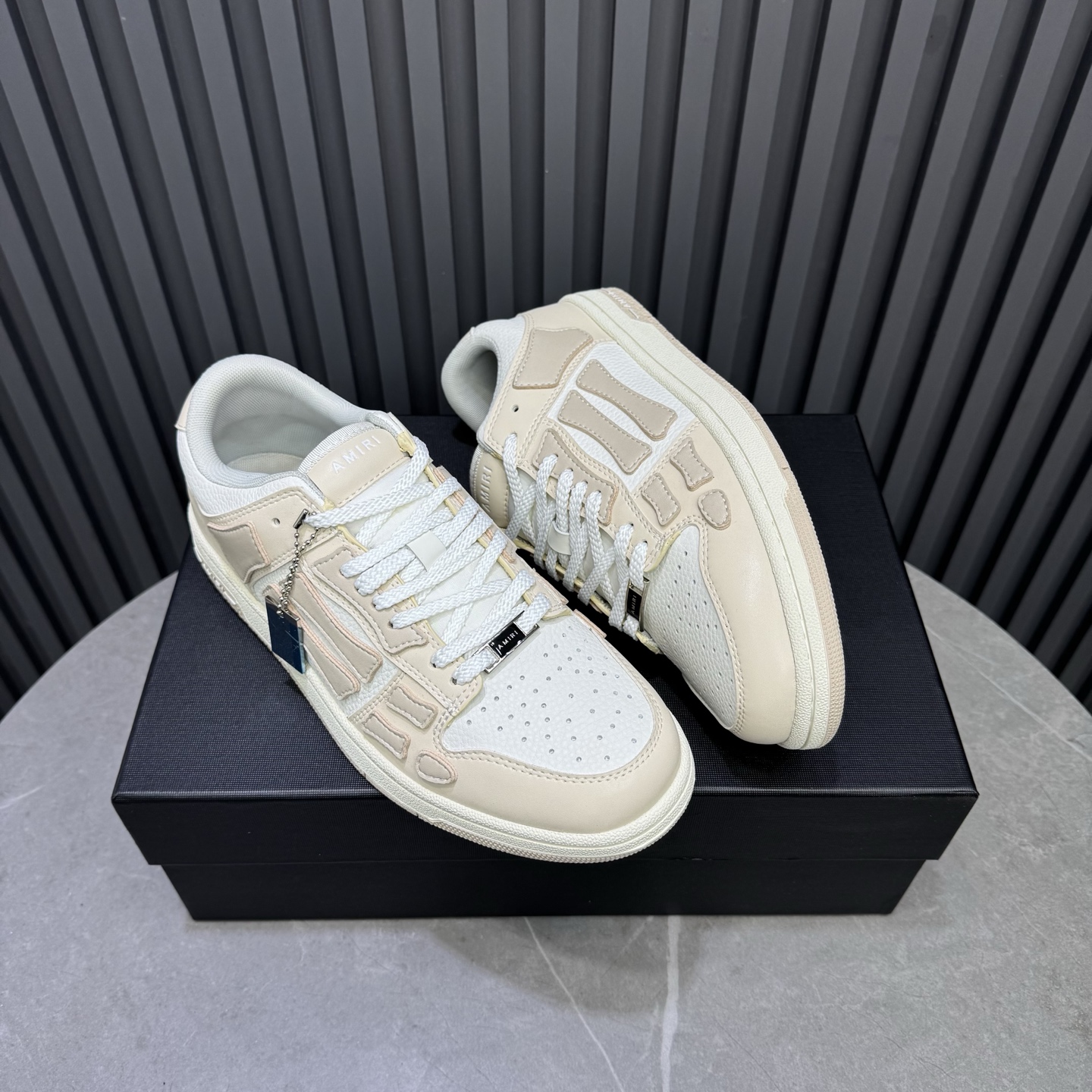 Amiri Bone Runner Sneakers: Fashionable Street Style for Men and Women 6 i1745502238618 837 0 4