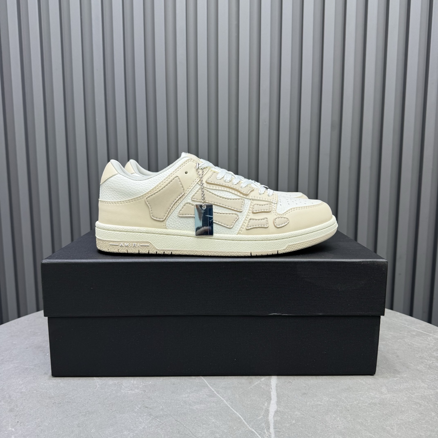 Amiri Bone Runner Sneakers: Fashionable Street Style for Men and Women 2 i1745502240097 1872 0 0
