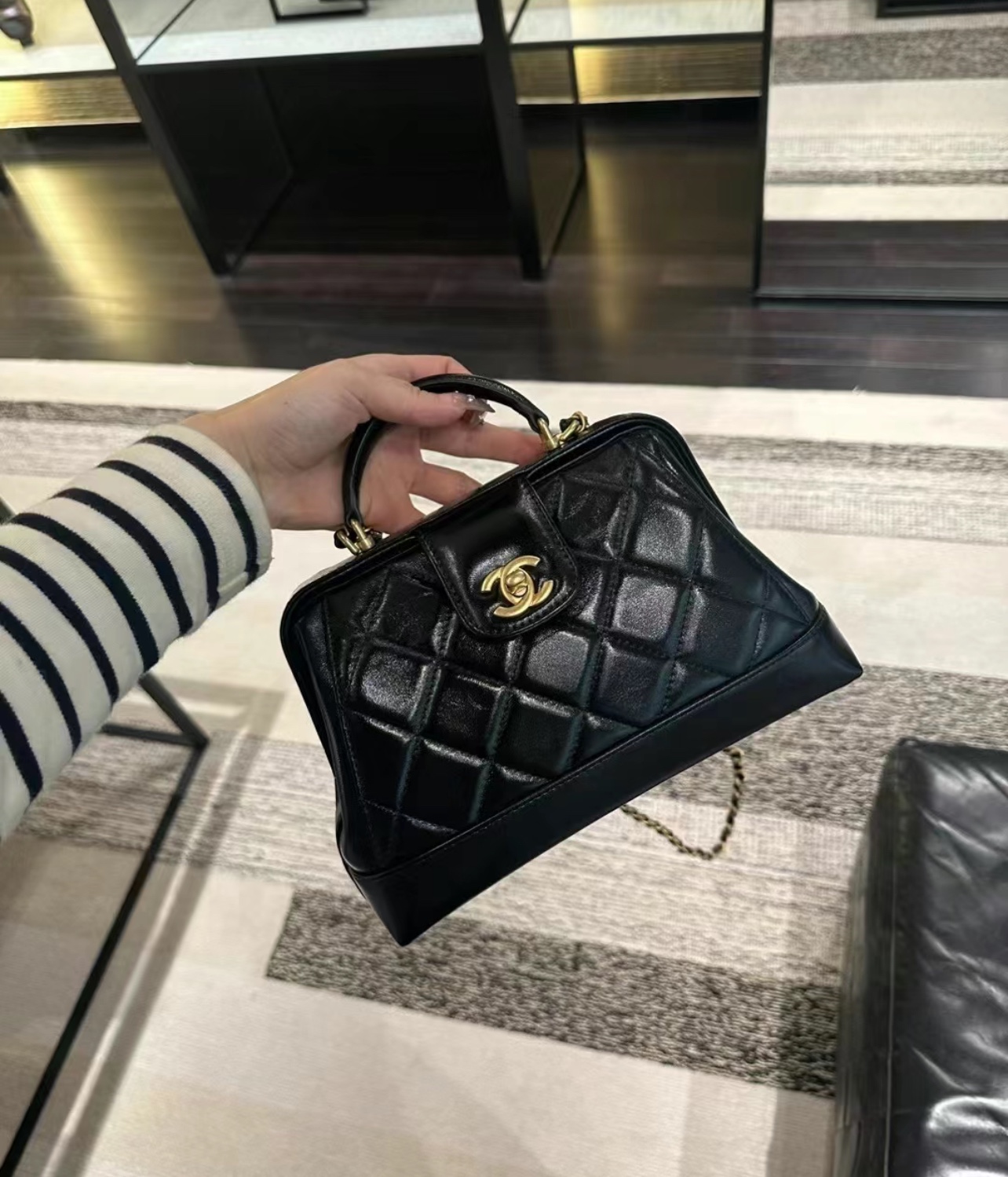 샤넬 버킷백 라지 CC로고 램스킨 16x23.5x8cm 33967