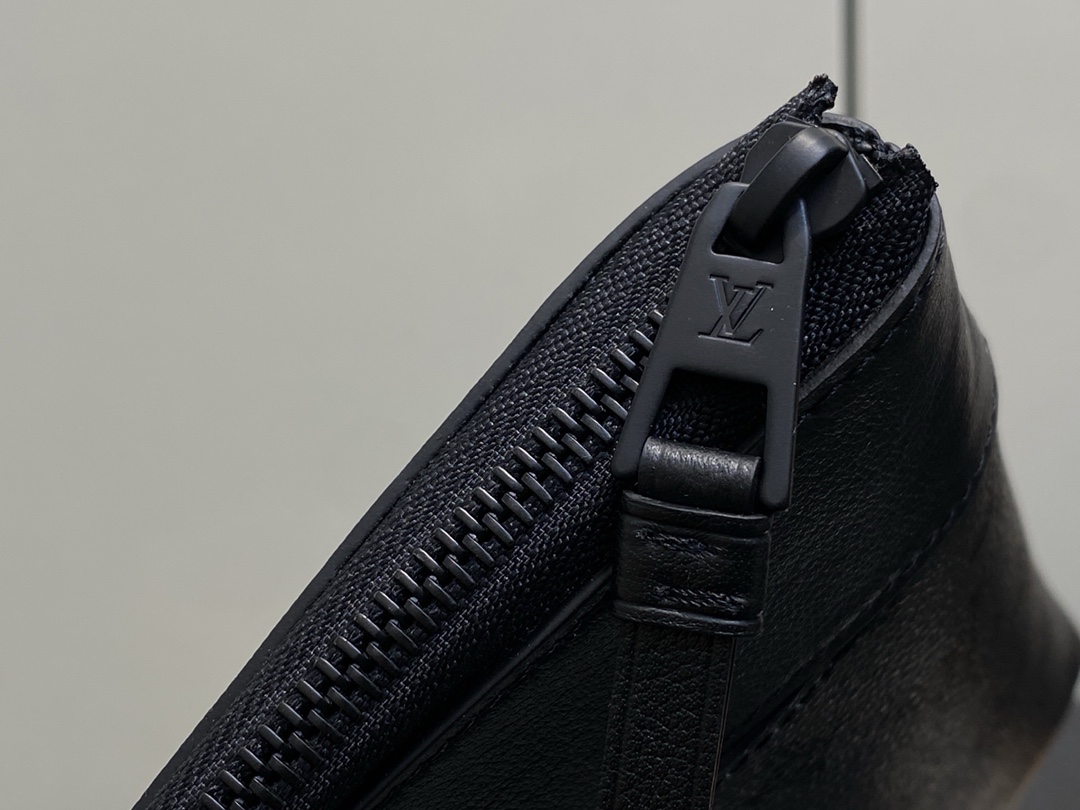 LV Style Black Leather Travel Bag style reference detail image 7 from source 760033