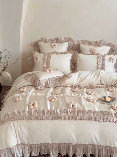 Elegant Ruffled Bedding Set with Floral Accents - Soft and Luxurious