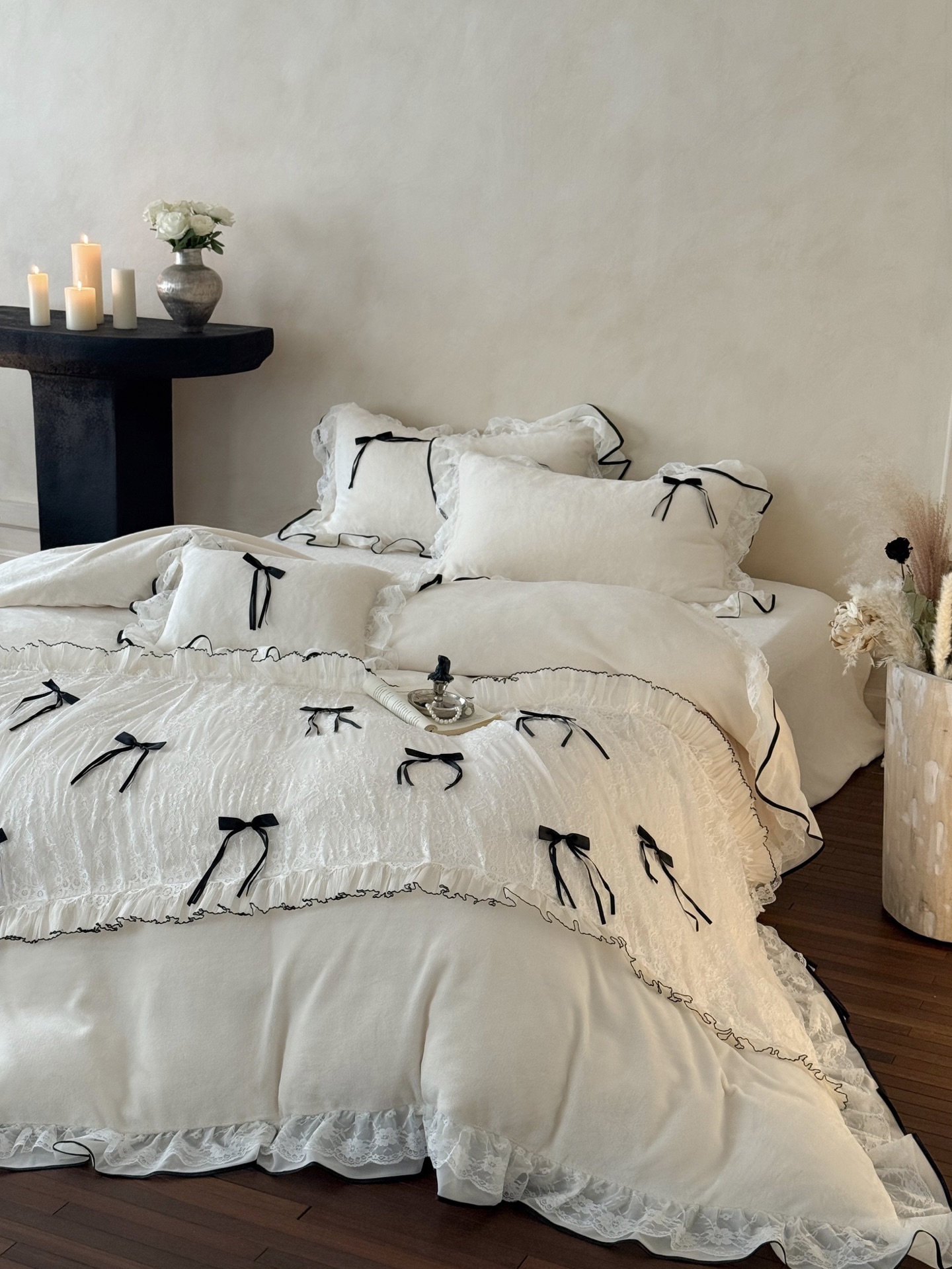 Lace Ruffle Bedding Set with Bows - Milk Velvet Fabric, Soft and Comfortable 4 i1759117129116 9954 0 2
