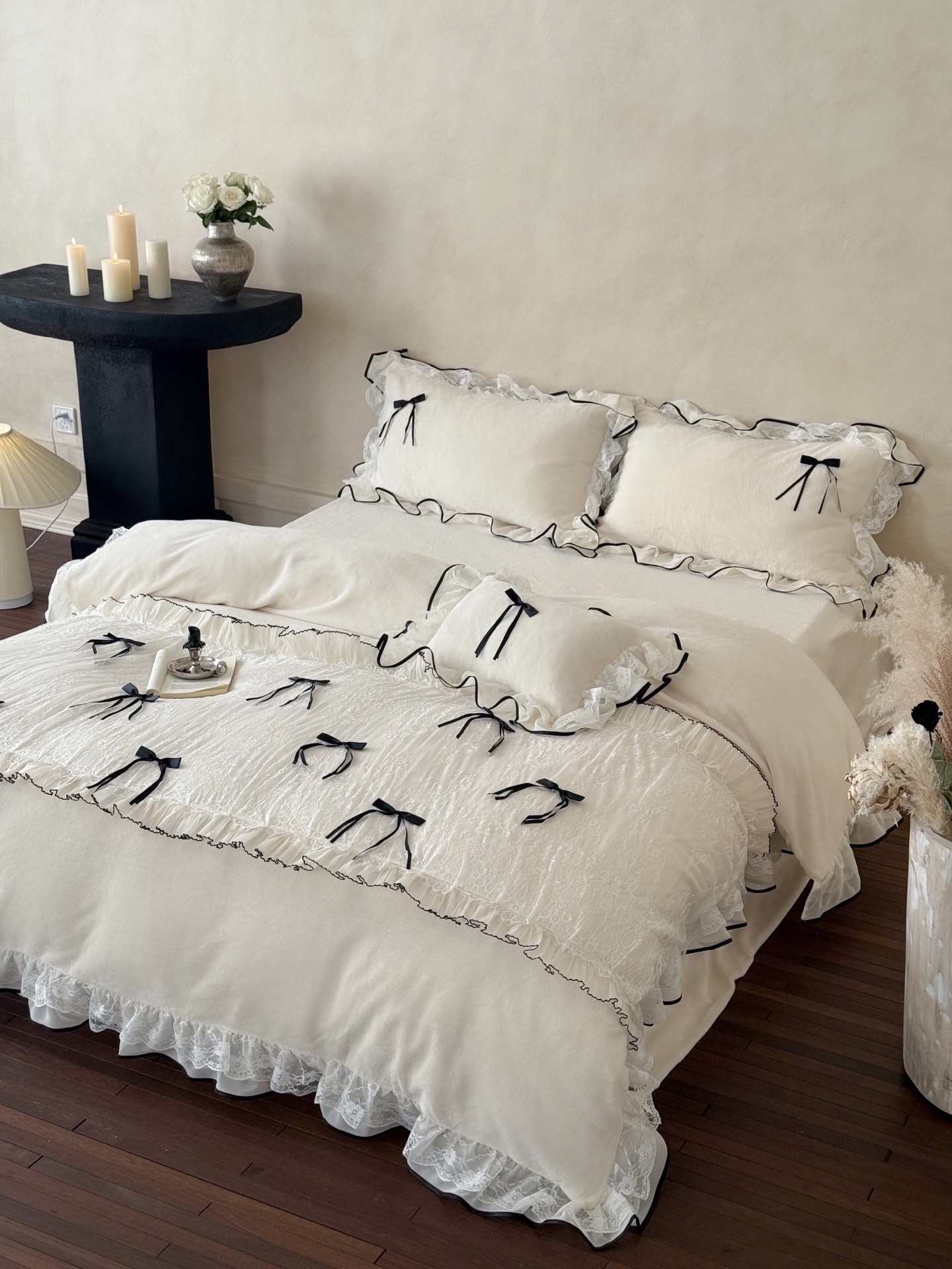 Lace Ruffle Bedding Set with Bows - Milk Velvet Fabric, Soft and Comfortable 3 i1759117130892 9044 0 1